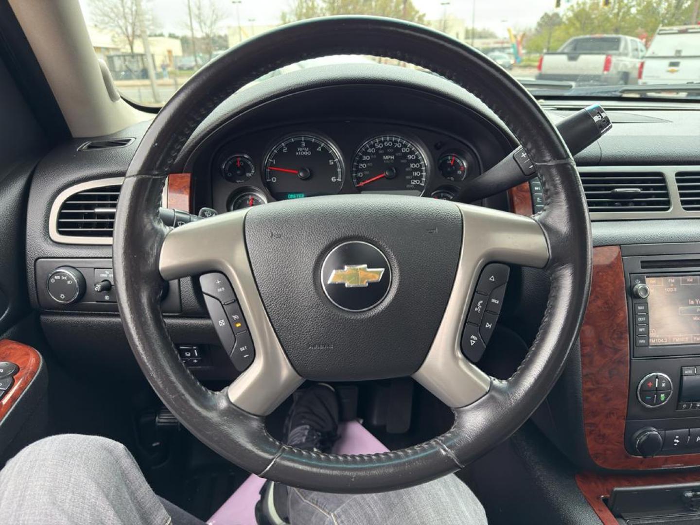 2011 BLACK Chevrolet Avalanche LTZ (3GNTKGE34BG) with an V8, 5.3L engine, Automatic transmission, located at 10890 W. Colfax Ave., Lakewood, CO, 80215, (303) 274-7692, 39.739914, -105.120132 - Photo#24