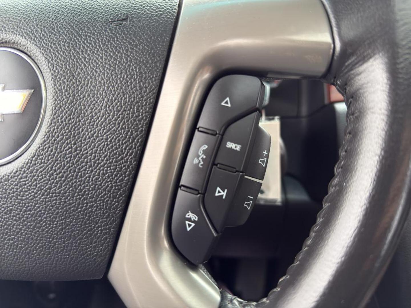 2011 BLACK Chevrolet Avalanche LTZ (3GNTKGE34BG) with an V8, 5.3L engine, Automatic transmission, located at 10890 W. Colfax Ave., Lakewood, CO, 80215, (303) 274-7692, 39.739914, -105.120132 - Photo#26