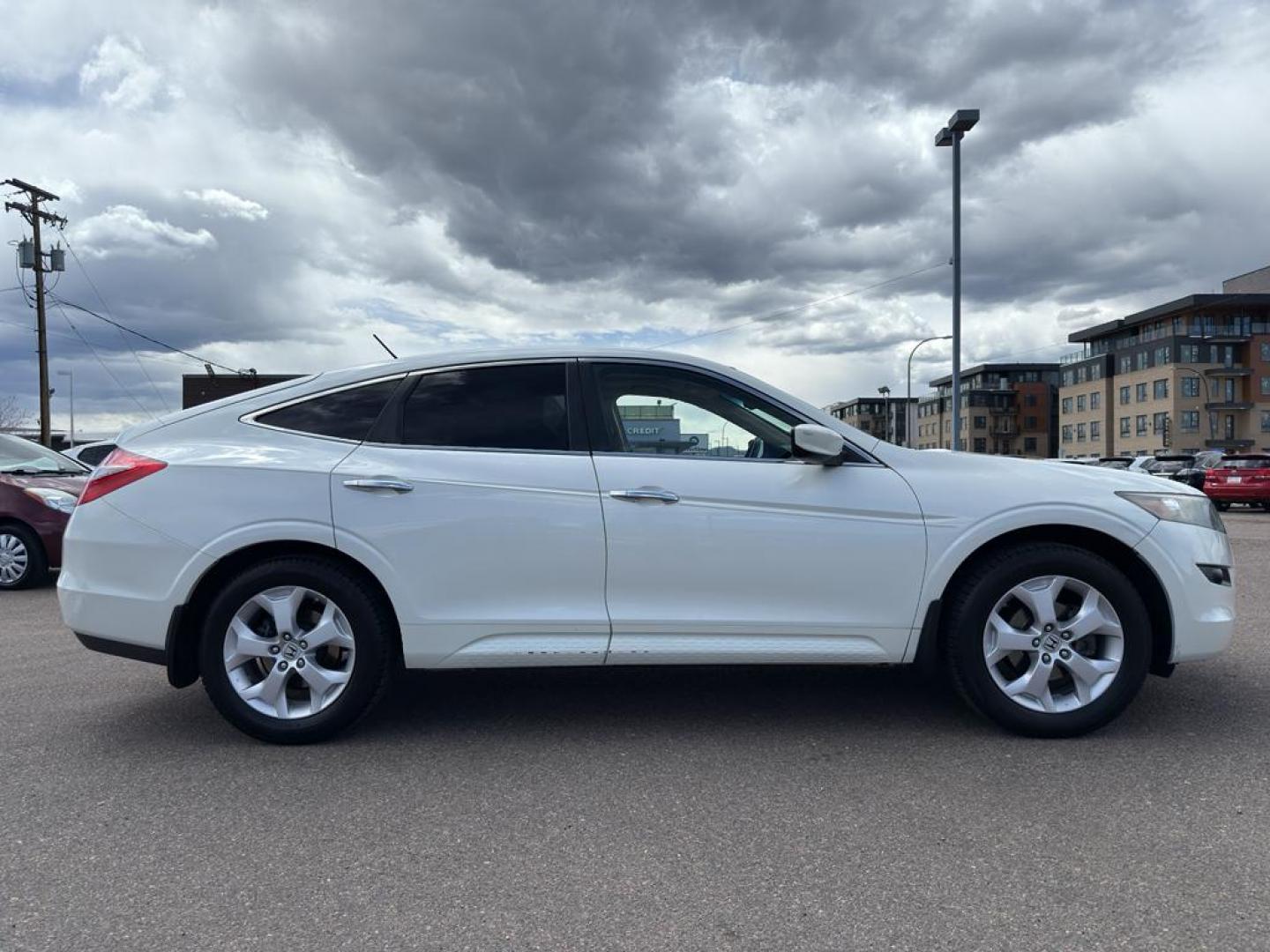2010 WHITE Honda Accord Crosstour EX-L (5J6TF2H50AL) with an V6, 3.5L engine, Automatic transmission, located at 10890 W. Colfax Ave., Lakewood, CO, 80215, (303) 274-7692, 39.739914, -105.120132 - Discover the perfect blend of versatility and luxury with this 2010 Honda Accord Crosstour EX-L. This well-maintained vehicle combines the practicality of a crossover with the elegance of a premium sedan, offering an exceptional driving experience for those who demand more from their car. Under the - Photo#3