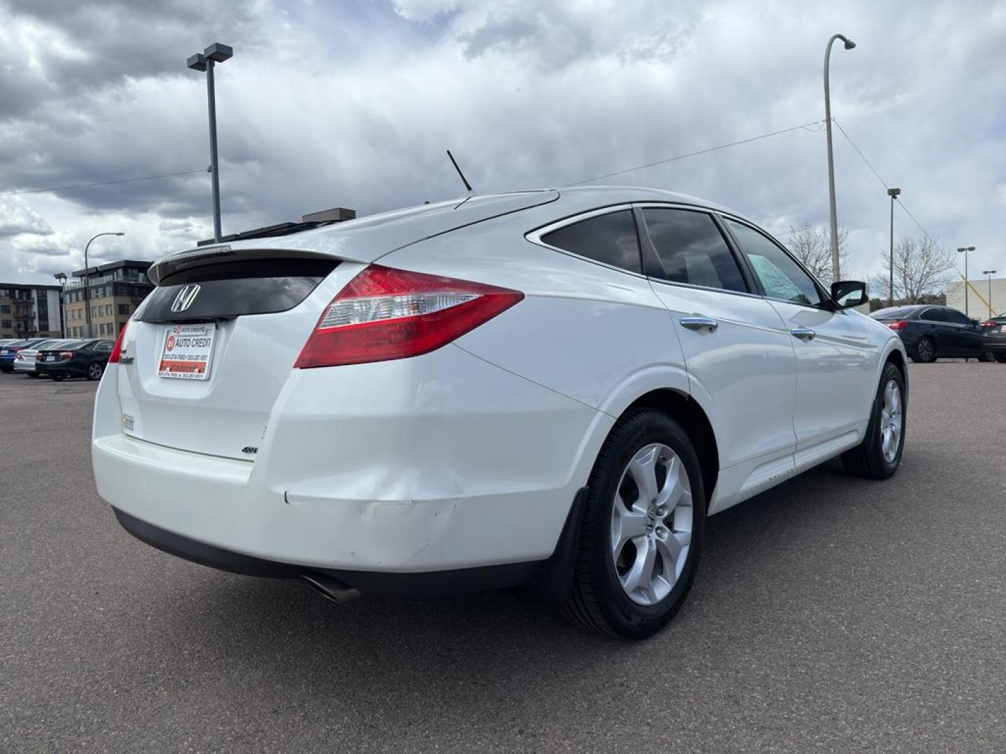 2010 WHITE Honda Accord Crosstour EX-L (5J6TF2H50AL) with an V6, 3.5L engine, Automatic transmission, located at 10890 W. Colfax Ave., Lakewood, CO, 80215, (303) 274-7692, 39.739914, -105.120132 - Discover the perfect blend of versatility and luxury with this 2010 Honda Accord Crosstour EX-L. This well-maintained vehicle combines the practicality of a crossover with the elegance of a premium sedan, offering an exceptional driving experience for those who demand more from their car. Under the - Photo#4