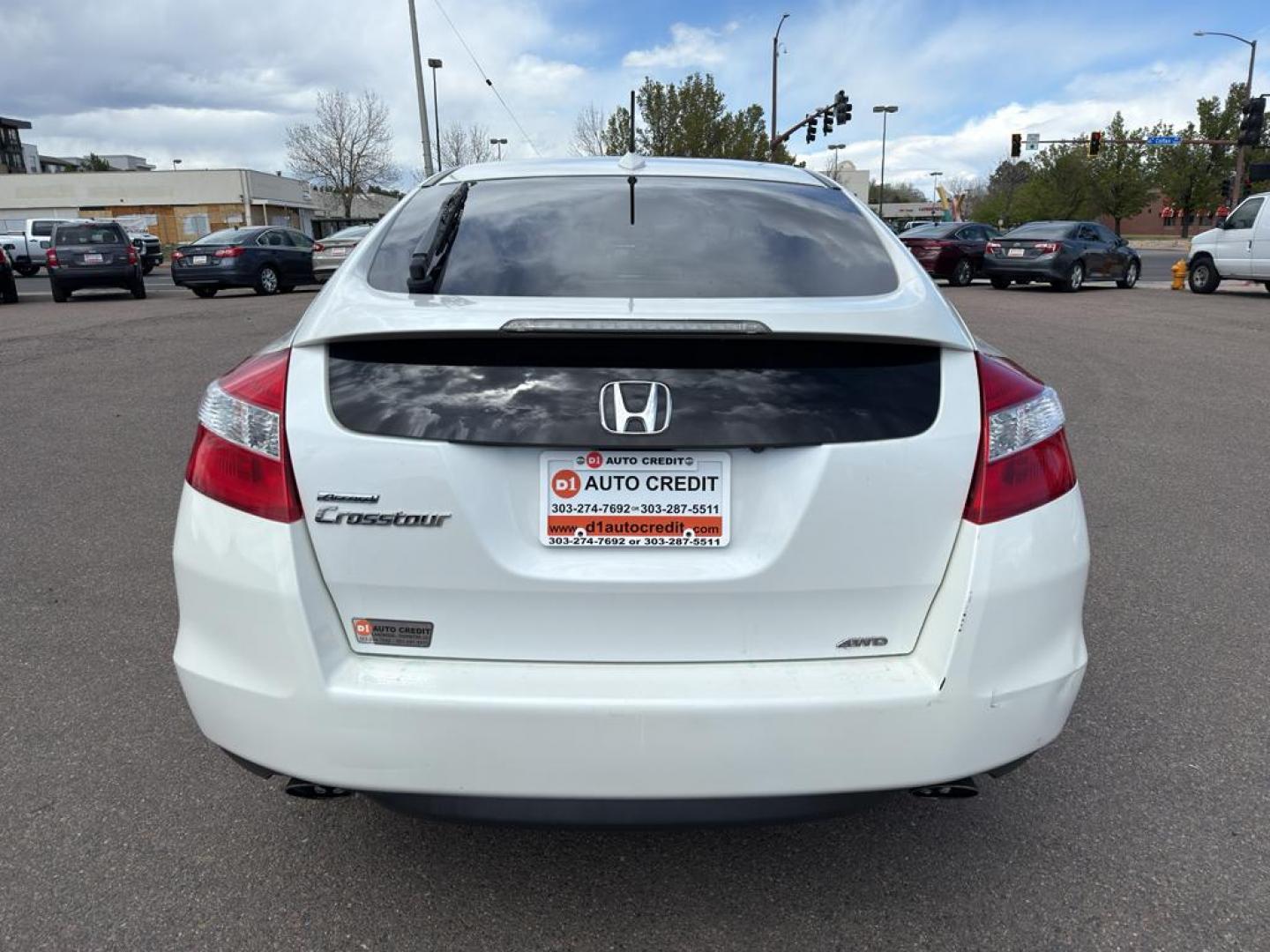 2010 WHITE Honda Accord Crosstour EX-L (5J6TF2H50AL) with an V6, 3.5L engine, Automatic transmission, located at 10890 W. Colfax Ave., Lakewood, CO, 80215, (303) 274-7692, 39.739914, -105.120132 - Discover the perfect blend of versatility and luxury with this 2010 Honda Accord Crosstour EX-L. This well-maintained vehicle combines the practicality of a crossover with the elegance of a premium sedan, offering an exceptional driving experience for those who demand more from their car. Under the - Photo#5