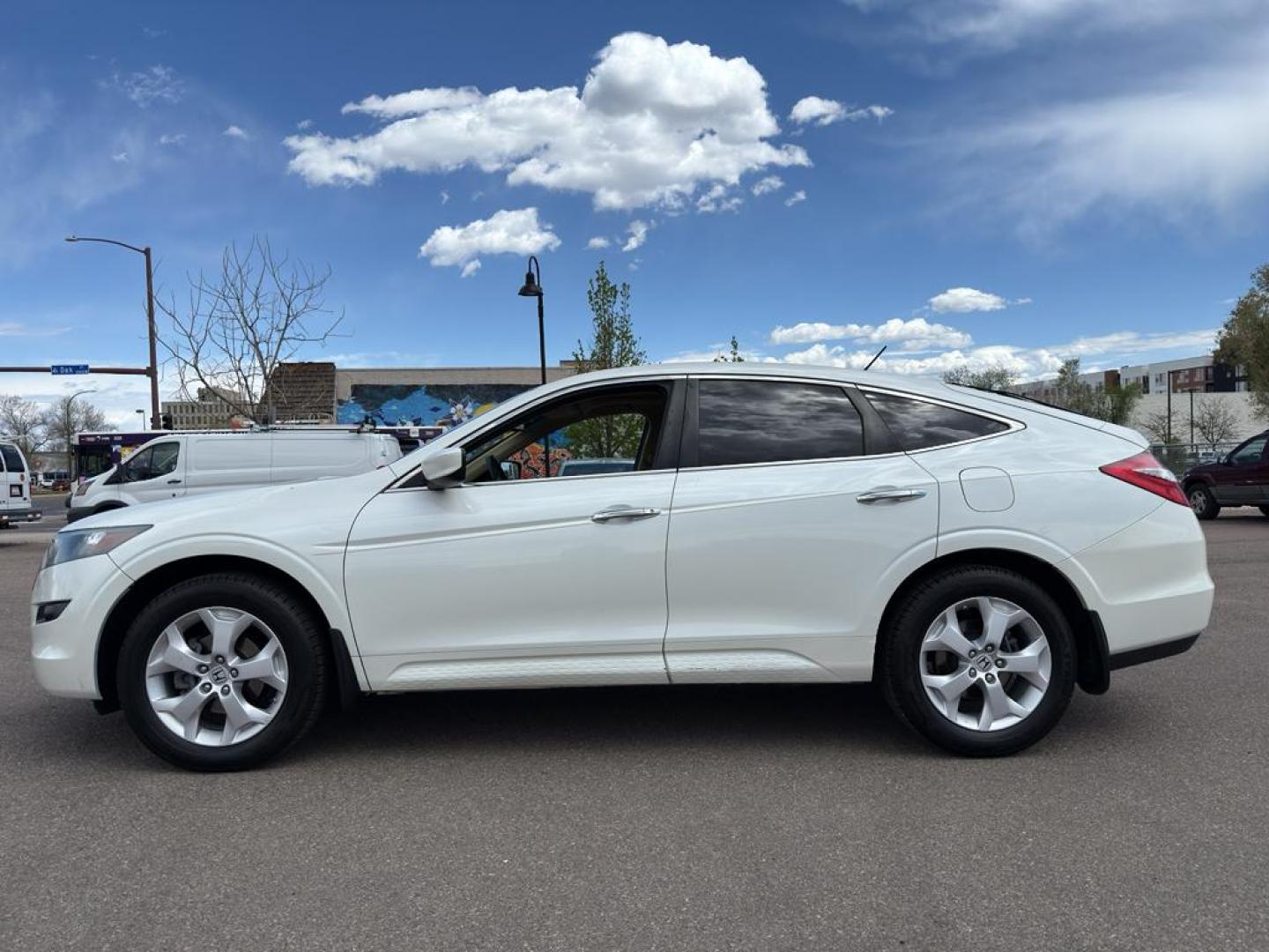 2010 WHITE Honda Accord Crosstour EX-L (5J6TF2H50AL) with an V6, 3.5L engine, Automatic transmission, located at 10890 W. Colfax Ave., Lakewood, CO, 80215, (303) 274-7692, 39.739914, -105.120132 - Discover the perfect blend of versatility and luxury with this 2010 Honda Accord Crosstour EX-L. This well-maintained vehicle combines the practicality of a crossover with the elegance of a premium sedan, offering an exceptional driving experience for those who demand more from their car. Under the - Photo#7