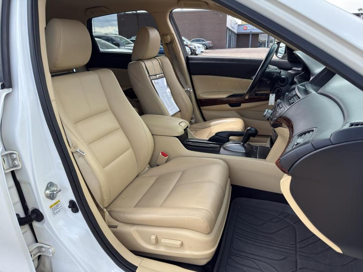 2010 WHITE Honda Accord Crosstour EX-L (5J6TF2H50AL) with an V6, 3.5L engine, Automatic transmission, located at 10890 W. Colfax Ave., Lakewood, CO, 80215, (303) 274-7692, 39.739914, -105.120132 - Discover the perfect blend of versatility and luxury with this 2010 Honda Accord Crosstour EX-L. This well-maintained vehicle combines the practicality of a crossover with the elegance of a premium sedan, offering an exceptional driving experience for those who demand more from their car. Under the - Photo#9
