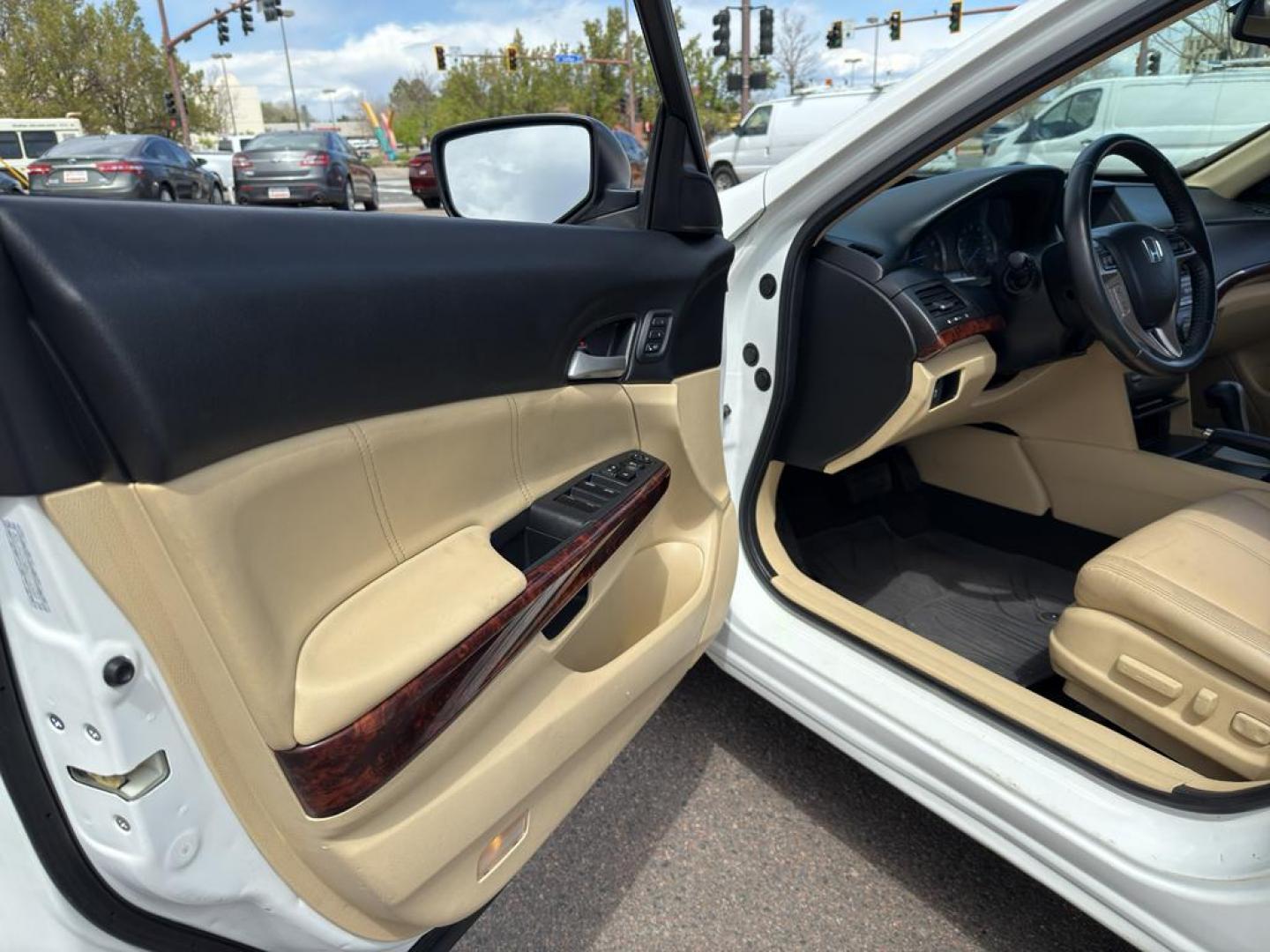 2010 WHITE Honda Accord Crosstour EX-L (5J6TF2H50AL) with an V6, 3.5L engine, Automatic transmission, located at 10890 W. Colfax Ave., Lakewood, CO, 80215, (303) 274-7692, 39.739914, -105.120132 - Discover the perfect blend of versatility and luxury with this 2010 Honda Accord Crosstour EX-L. This well-maintained vehicle combines the practicality of a crossover with the elegance of a premium sedan, offering an exceptional driving experience for those who demand more from their car. Under the - Photo#16