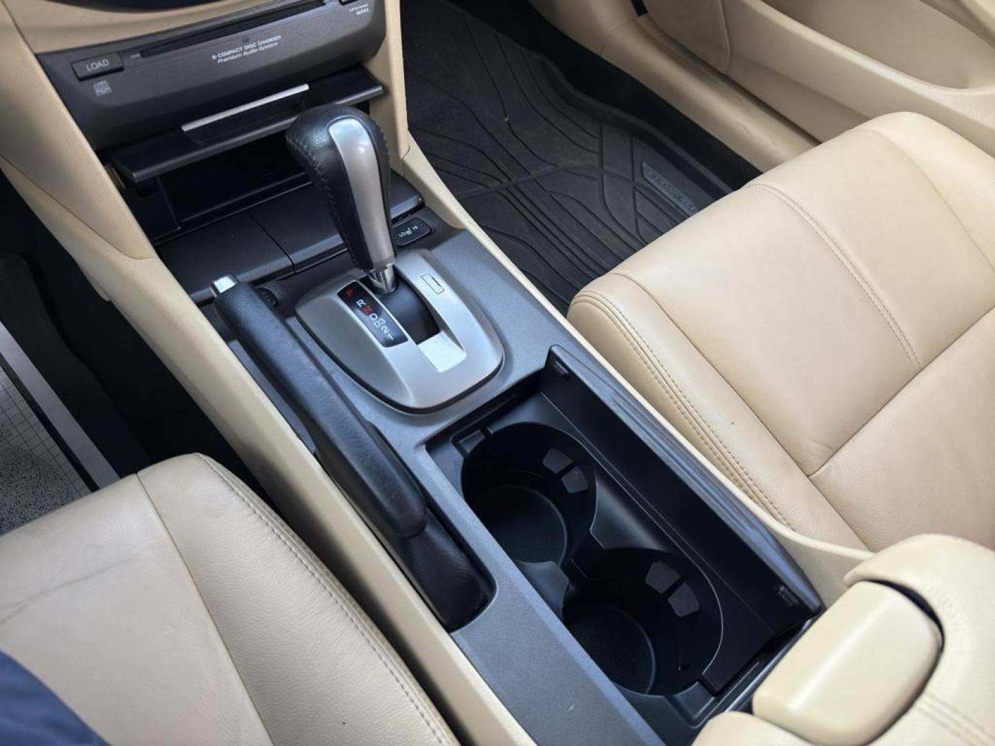 2010 WHITE Honda Accord Crosstour EX-L (5J6TF2H50AL) with an V6, 3.5L engine, Automatic transmission, located at 10890 W. Colfax Ave., Lakewood, CO, 80215, (303) 274-7692, 39.739914, -105.120132 - Discover the perfect blend of versatility and luxury with this 2010 Honda Accord Crosstour EX-L. This well-maintained vehicle combines the practicality of a crossover with the elegance of a premium sedan, offering an exceptional driving experience for those who demand more from their car. Under the - Photo#19