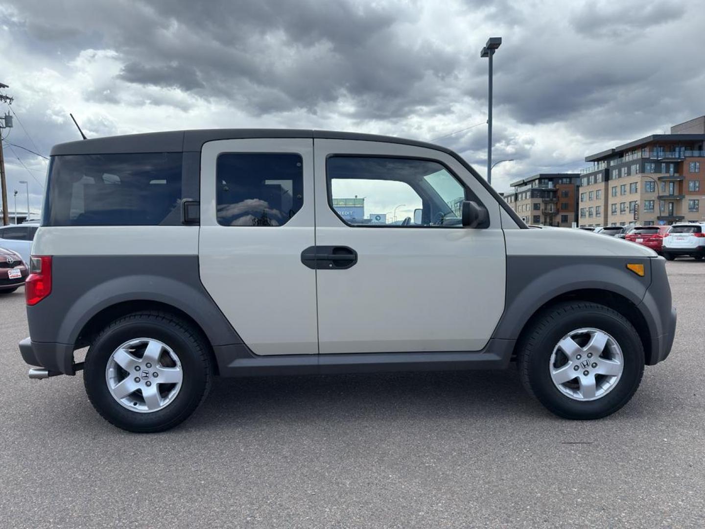 2005 TAN Honda Element EX (5J6YH28685L) with an 4 Cyl, 2.4L engine, Automatic transmission, located at 10890 W. Colfax Ave., Lakewood, CO, 80215, (303) 274-7692, 39.739914, -105.120132 - Discover the perfect blend of versatility and reliability with this 2005 Honda Element EX! A true gem for adventurers and city dwellers alike, this unique SUV stands out with its iconic boxy design and spacious interior. Powered by a robust 4-cylinder, 2.4L engine, this Honda Element delivers a smoo - Photo#3