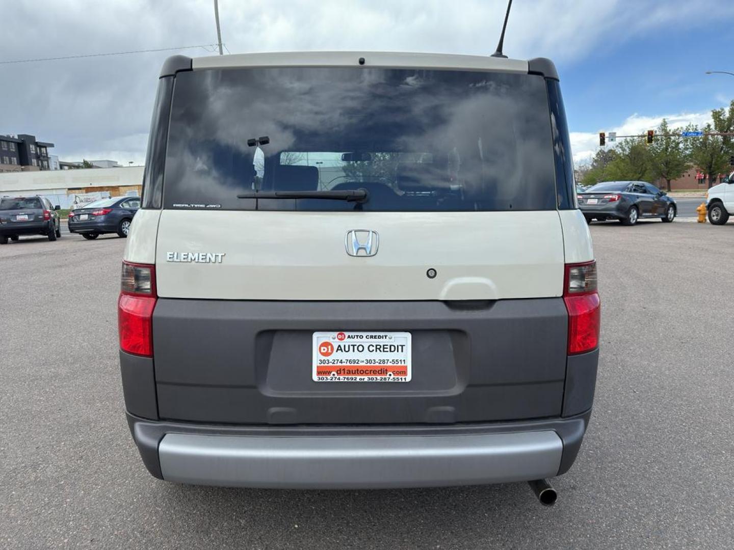 2005 TAN Honda Element EX (5J6YH28685L) with an 4 Cyl, 2.4L engine, Automatic transmission, located at 10890 W. Colfax Ave., Lakewood, CO, 80215, (303) 274-7692, 39.739914, -105.120132 - Discover the perfect blend of versatility and reliability with this 2005 Honda Element EX! A true gem for adventurers and city dwellers alike, this unique SUV stands out with its iconic boxy design and spacious interior. Powered by a robust 4-cylinder, 2.4L engine, this Honda Element delivers a smoo - Photo#5