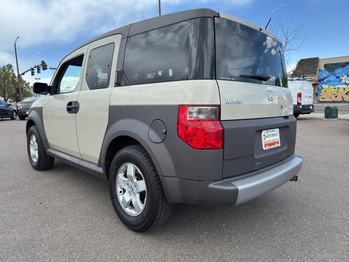 2005 TAN Honda Element EX (5J6YH28685L) with an 4 Cyl, 2.4L engine, Automatic transmission, located at 10890 W. Colfax Ave., Lakewood, CO, 80215, (303) 274-7692, 39.739914, -105.120132 - Discover the perfect blend of versatility and reliability with this 2005 Honda Element EX! A true gem for adventurers and city dwellers alike, this unique SUV stands out with its iconic boxy design and spacious interior. Powered by a robust 4-cylinder, 2.4L engine, this Honda Element delivers a smoo - Photo#6