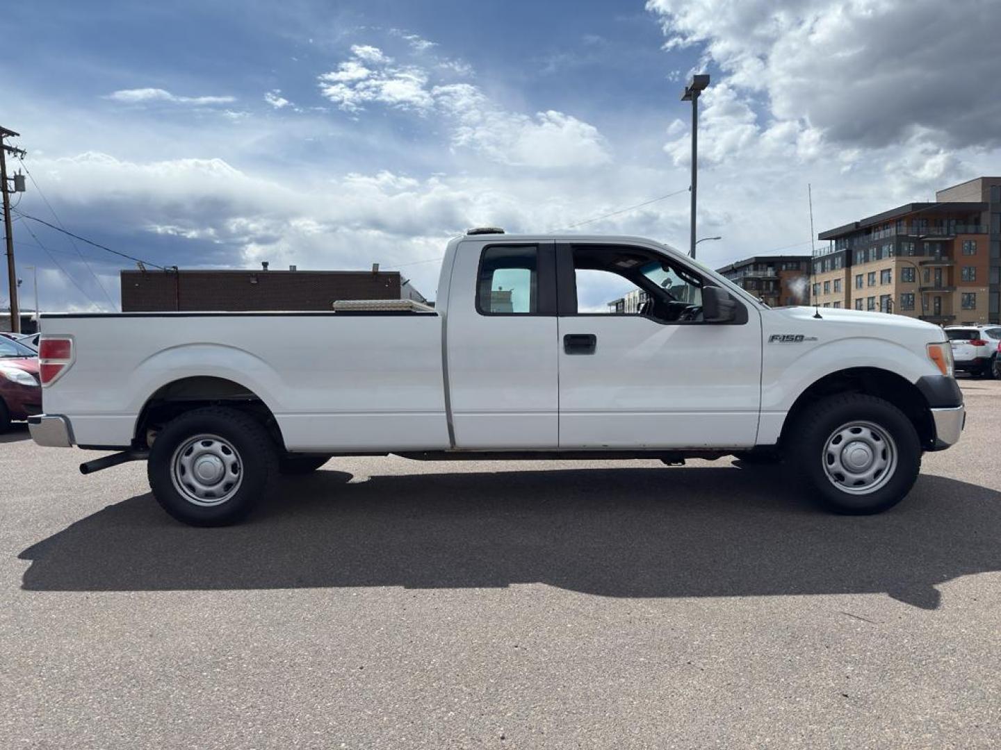 2013 WHITE Ford F-150 EXTENDED CAB XL (1FTFX1EFXDK) with an V8, 5.0L engine, Automatic transmission, located at 10890 W. Colfax Ave., Lakewood, CO, 80215, (303) 274-7692, 39.739914, -105.120132 - Photo#3