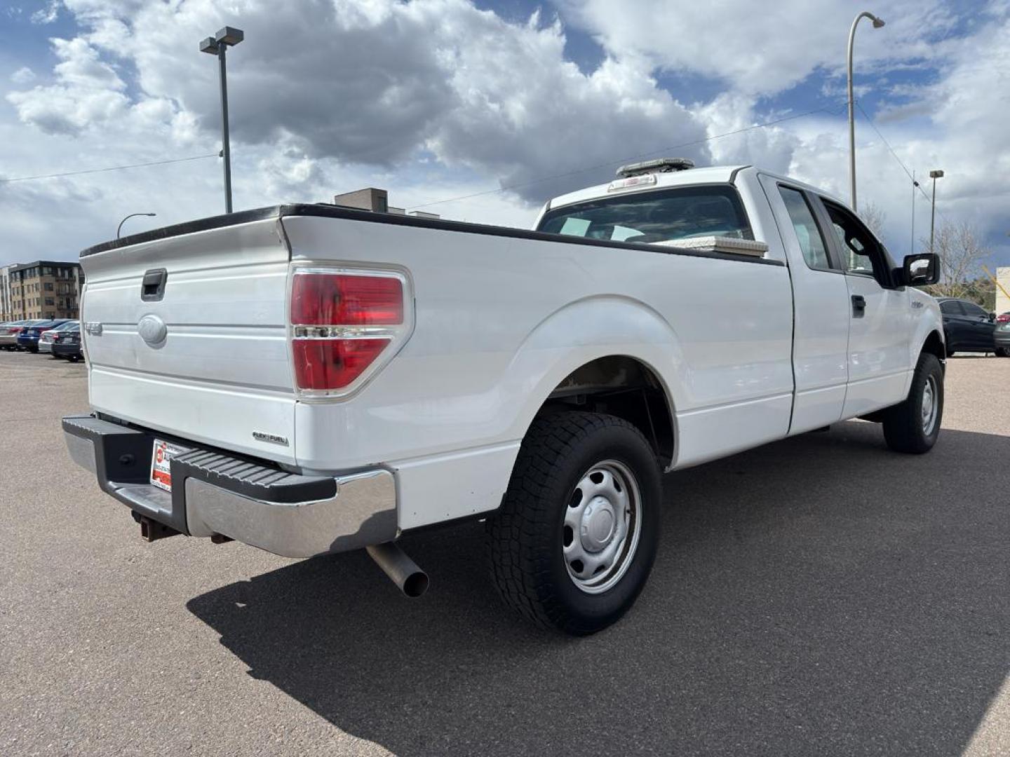 2013 WHITE Ford F-150 EXTENDED CAB XL (1FTFX1EFXDK) with an V8, 5.0L engine, Automatic transmission, located at 10890 W. Colfax Ave., Lakewood, CO, 80215, (303) 274-7692, 39.739914, -105.120132 - Photo#4