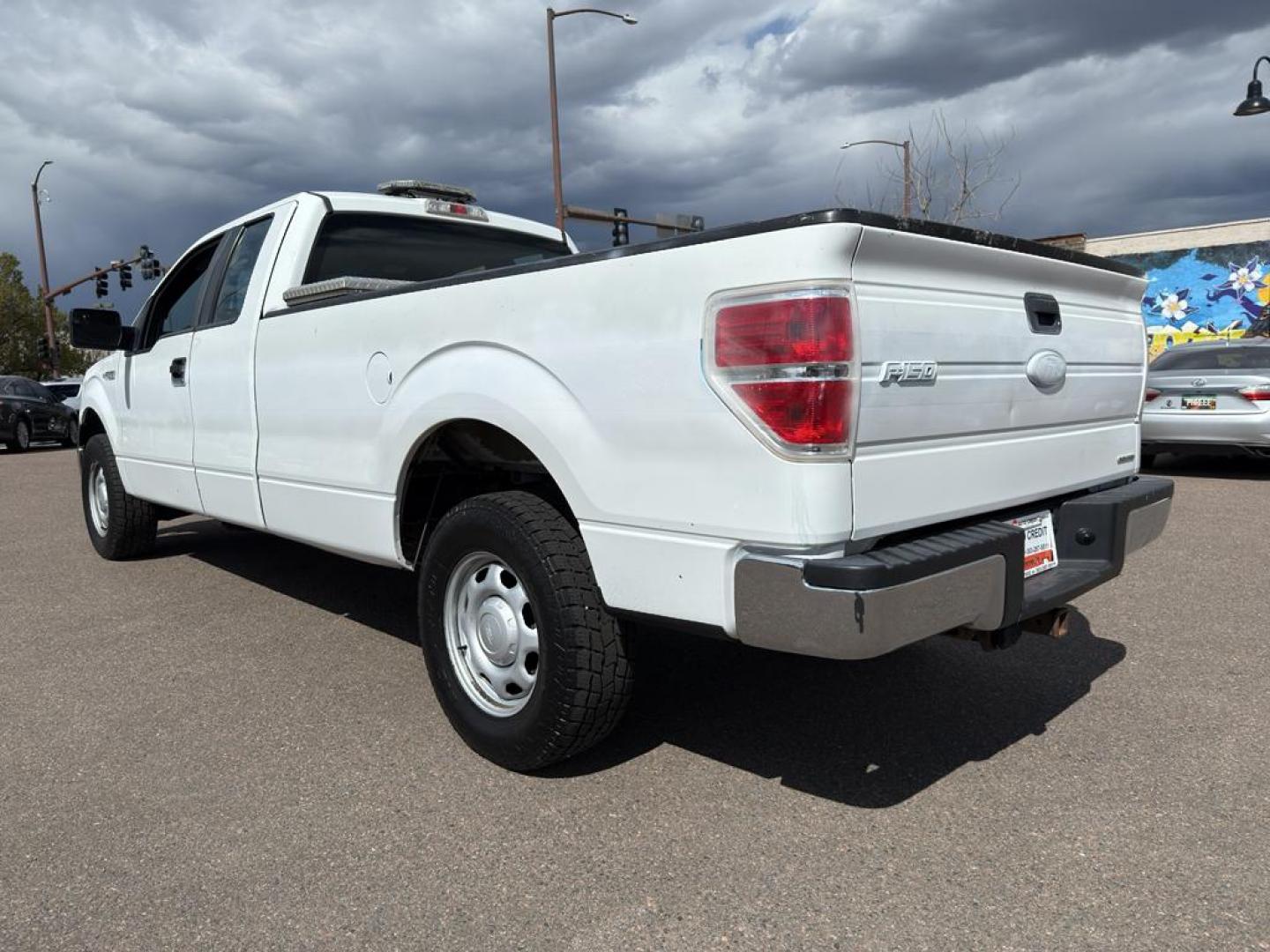 2013 WHITE Ford F-150 EXTENDED CAB XL (1FTFX1EFXDK) with an V8, 5.0L engine, Automatic transmission, located at 10890 W. Colfax Ave., Lakewood, CO, 80215, (303) 274-7692, 39.739914, -105.120132 - Photo#6