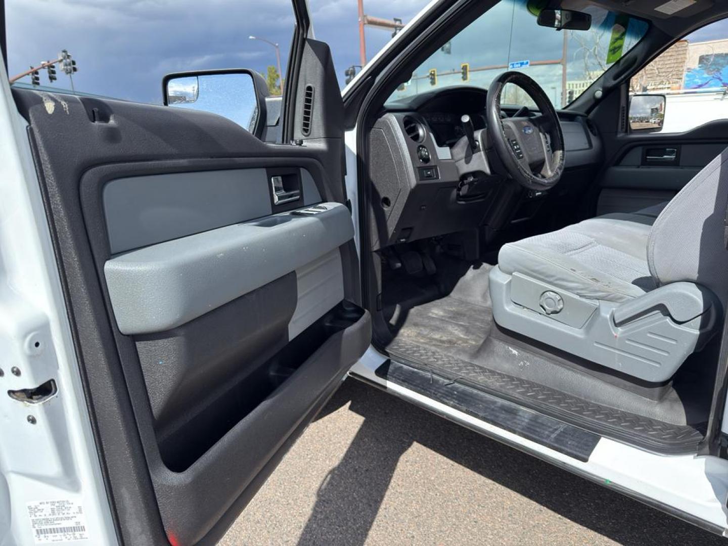 2013 WHITE Ford F-150 EXTENDED CAB XL (1FTFX1EFXDK) with an V8, 5.0L engine, Automatic transmission, located at 10890 W. Colfax Ave., Lakewood, CO, 80215, (303) 274-7692, 39.739914, -105.120132 - Photo#10