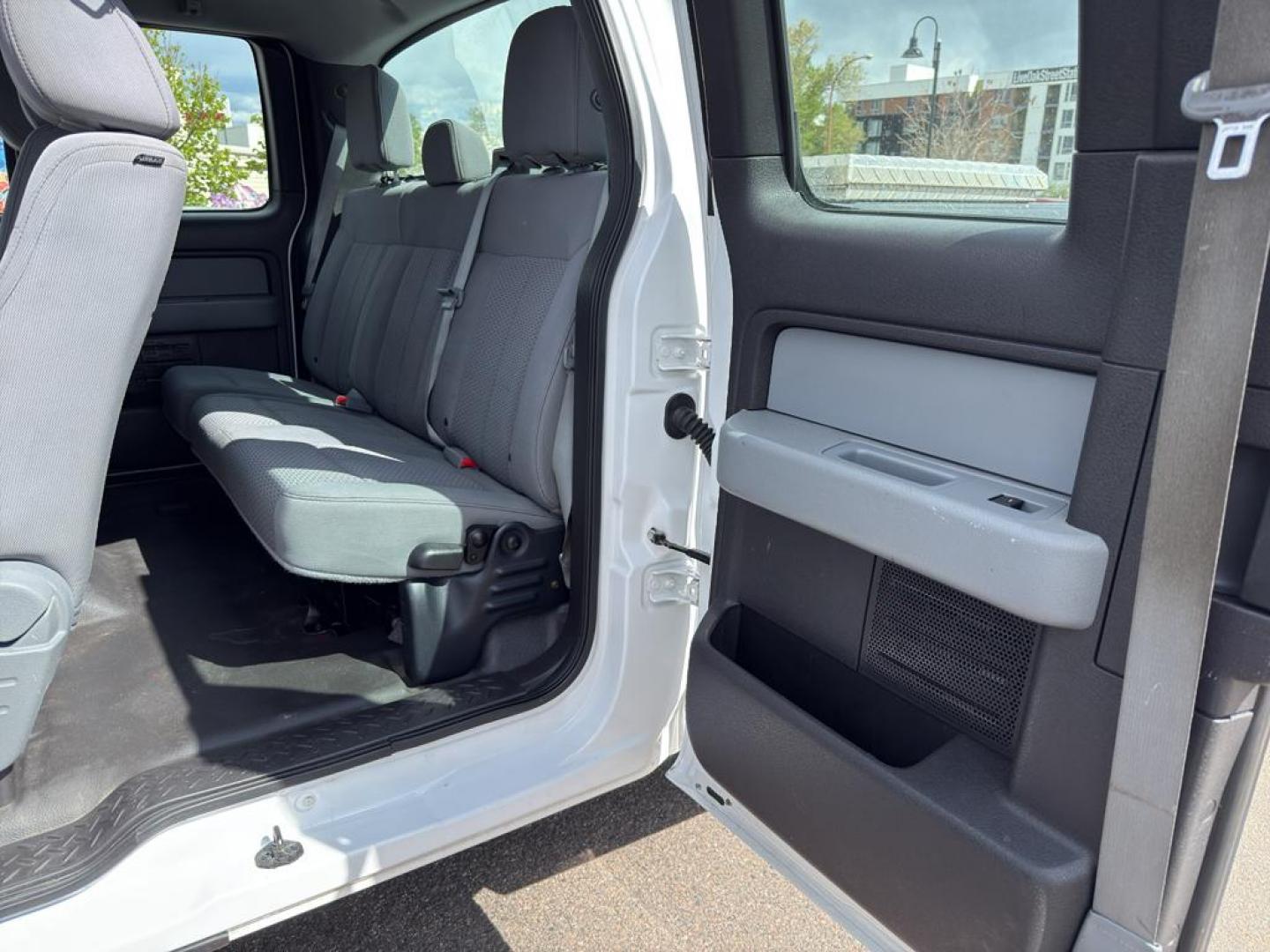 2013 WHITE Ford F-150 EXTENDED CAB XL (1FTFX1EFXDK) with an V8, 5.0L engine, Automatic transmission, located at 10890 W. Colfax Ave., Lakewood, CO, 80215, (303) 274-7692, 39.739914, -105.120132 - Photo#11