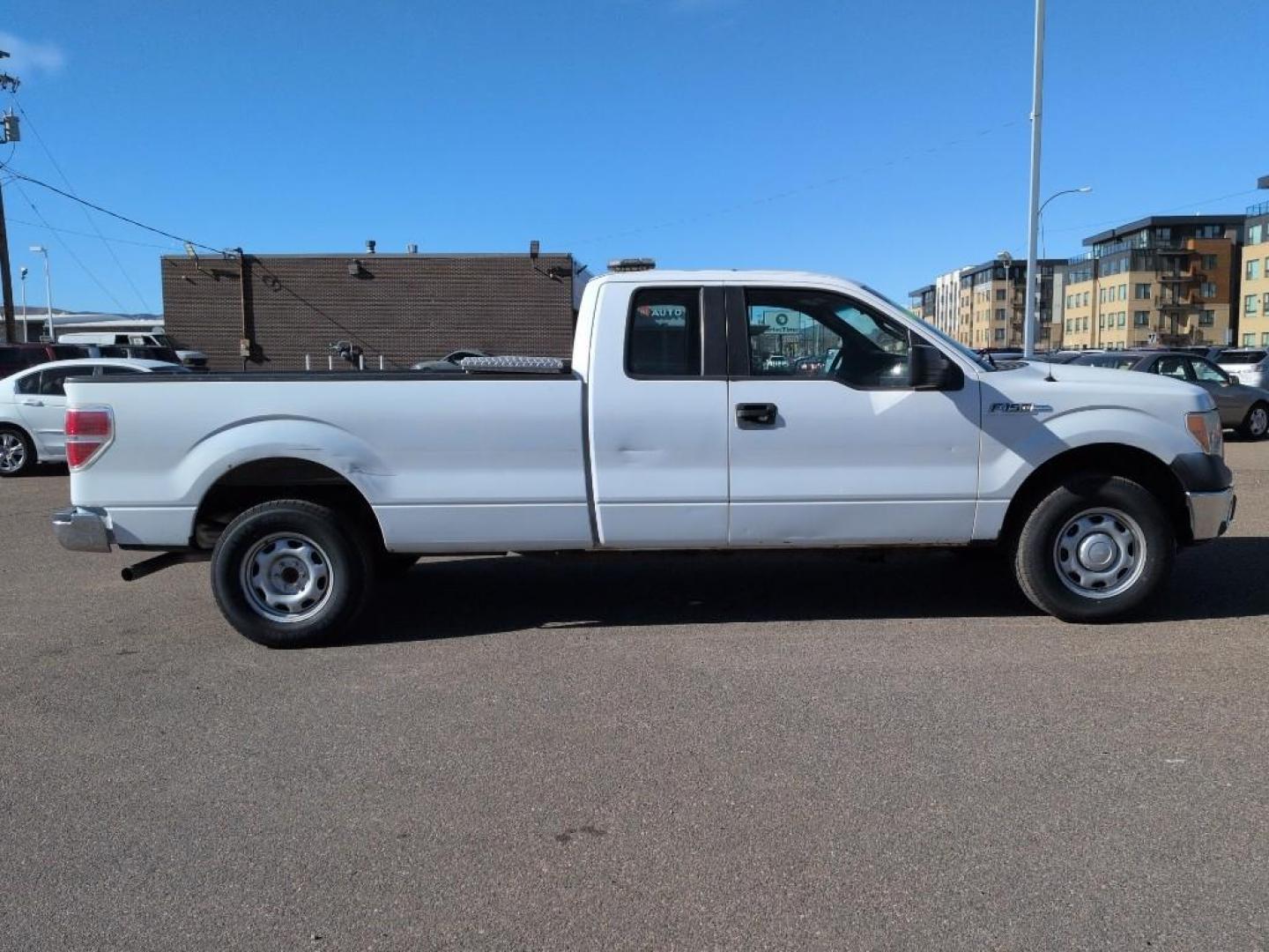 2013 WHITE Ford F-150 LARIAT SUPERCAB 6.5- (1FTFX1EFXDK) with an V8, 5.0L engine, Automatic transmission, located at 10890 W. Colfax Ave., Lakewood, CO, 80215, (303) 274-7692, 39.739914, -105.120132- Photo#3