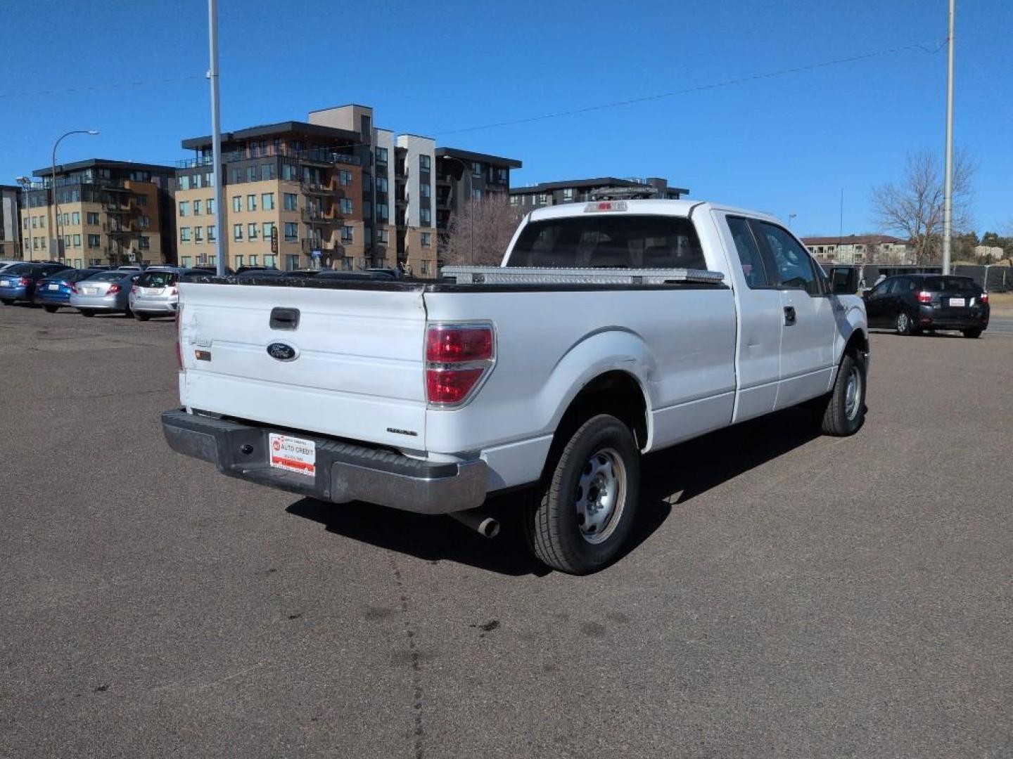 2013 WHITE Ford F-150 LARIAT SUPERCAB 6.5- (1FTFX1EFXDK) with an V8, 5.0L engine, Automatic transmission, located at 10890 W. Colfax Ave., Lakewood, CO, 80215, (303) 274-7692, 39.739914, -105.120132- Photo#4