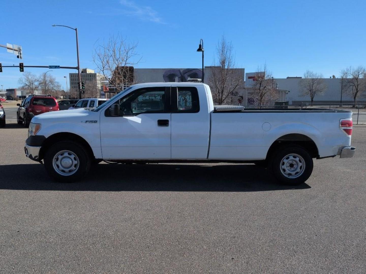 2013 WHITE Ford F-150 LARIAT SUPERCAB 6.5- (1FTFX1EFXDK) with an V8, 5.0L engine, Automatic transmission, located at 10890 W. Colfax Ave., Lakewood, CO, 80215, (303) 274-7692, 39.739914, -105.120132- Photo#8