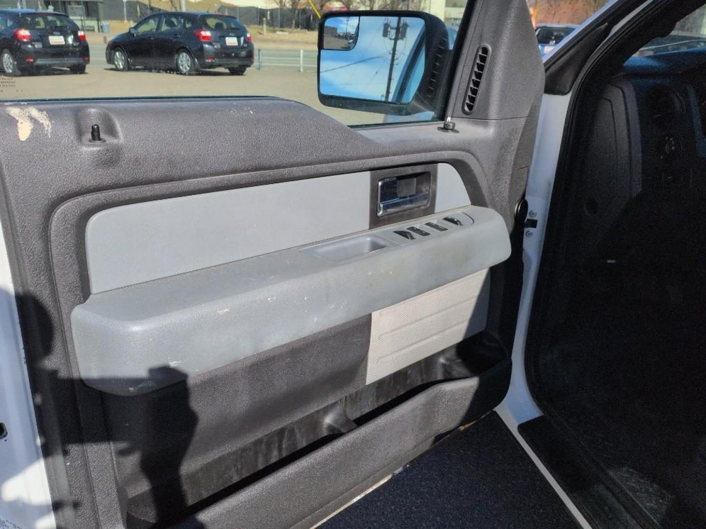 2013 WHITE Ford F-150 LARIAT SUPERCAB 6.5- (1FTFX1EFXDK) with an V8, 5.0L engine, Automatic transmission, located at 10890 W. Colfax Ave., Lakewood, CO, 80215, (303) 274-7692, 39.739914, -105.120132- Photo#9