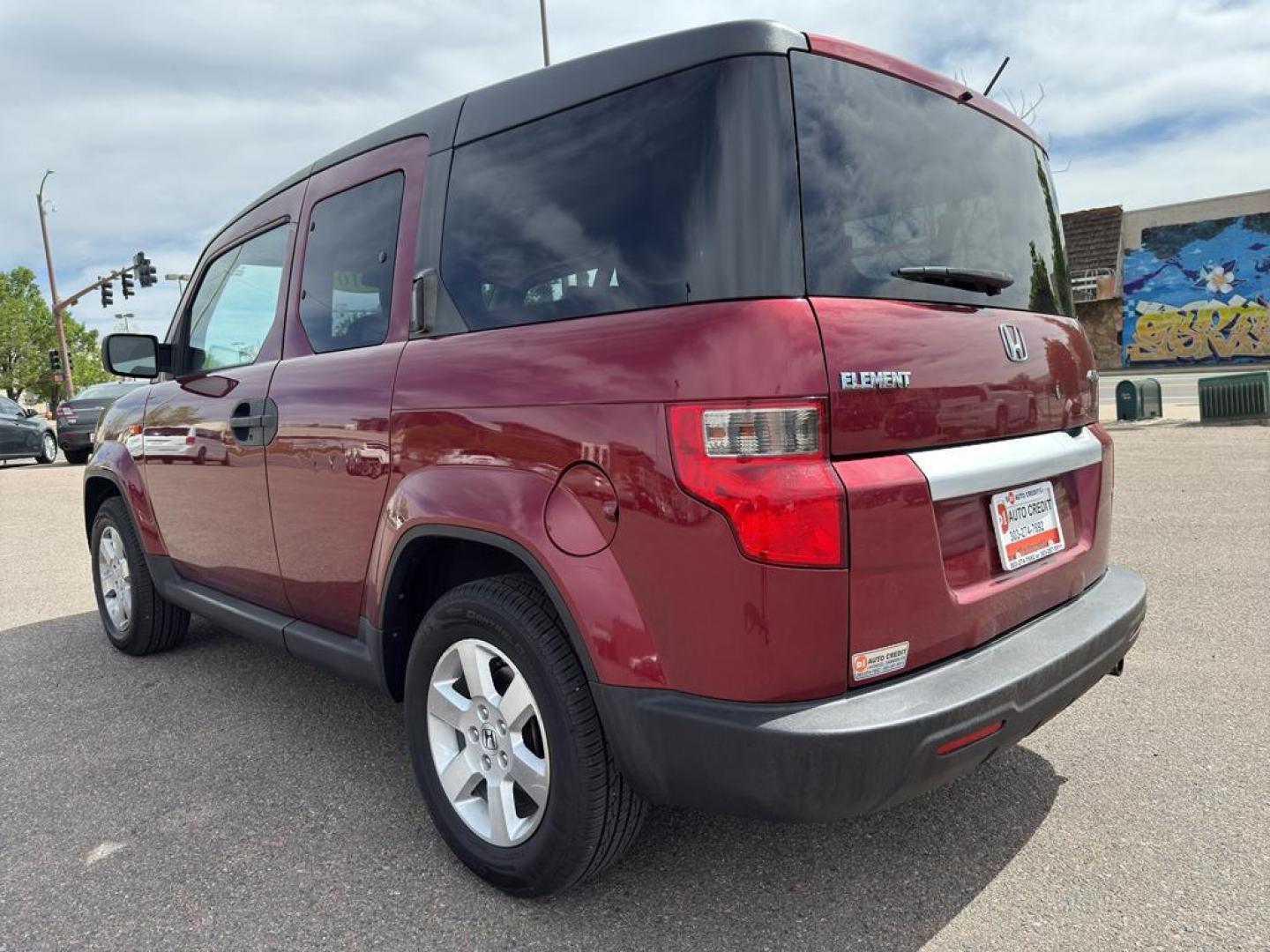 2010 RED Honda Element EX (5J6YH2H76AL) with an 4 Cyl, 2.4L engine, Automatic transmission, located at 10890 W. Colfax Ave., Lakewood, CO, 80215, (303) 274-7692, 39.739914, -105.120132 - Discover the perfect blend of style, versatility, and reliability with this exceptional 2010 Honda Element EX, a beloved compact SUV that promises to enhance your driving experience. This sturdy vehicle is equipped with a robust 4-cylinder, 2.4L engine, ensuring a smooth and efficient ride whether y - Photo#6
