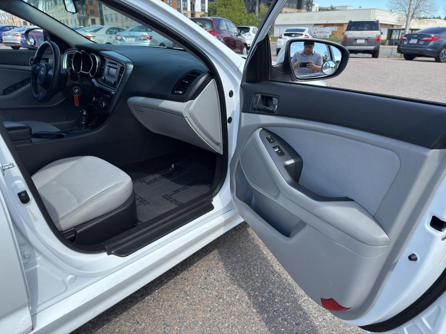 2015 WHITE Kia Optima LX (5XXGM4A71FG) with an 4 Cyl, 2.4L engine, Automatic transmission, located at 10890 W. Colfax Ave., Lakewood, CO, 80215, (303) 274-7692, 39.739914, -105.120132 - Photo#8