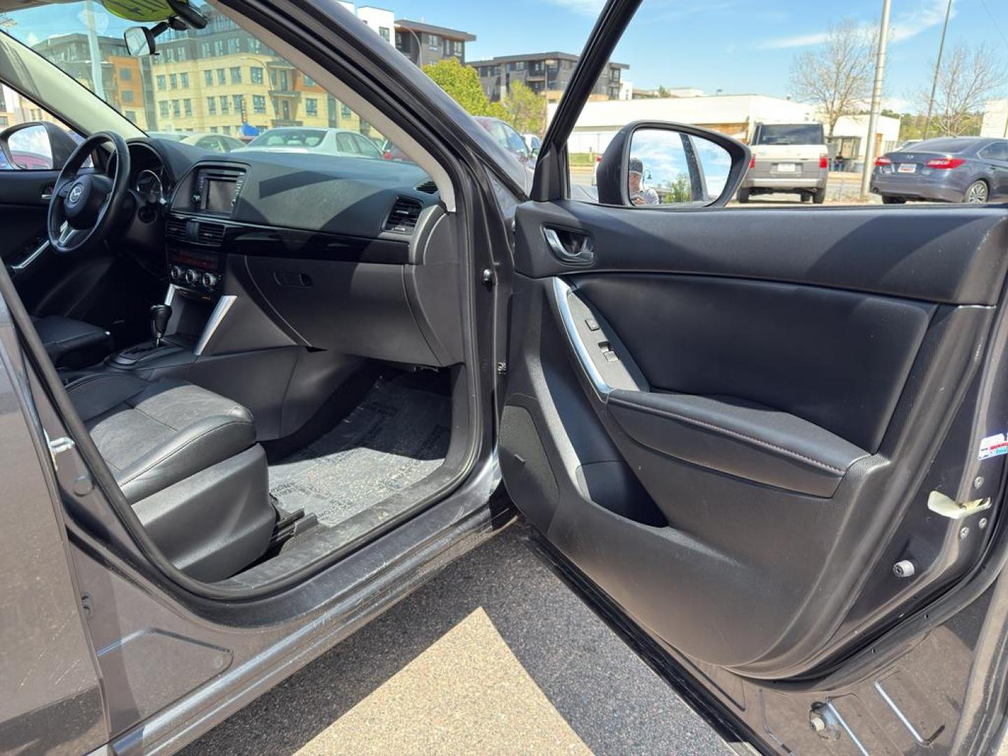 2014 GRAY Mazda CX-5 Grand Touring (JM3KE4DY4E0) with an 4 Cyl, 2.5L engine, Automatic transmission, located at 10890 W. Colfax Ave., Lakewood, CO, 80215, (303) 274-7692, 39.739914, -105.120132 - Photo#8