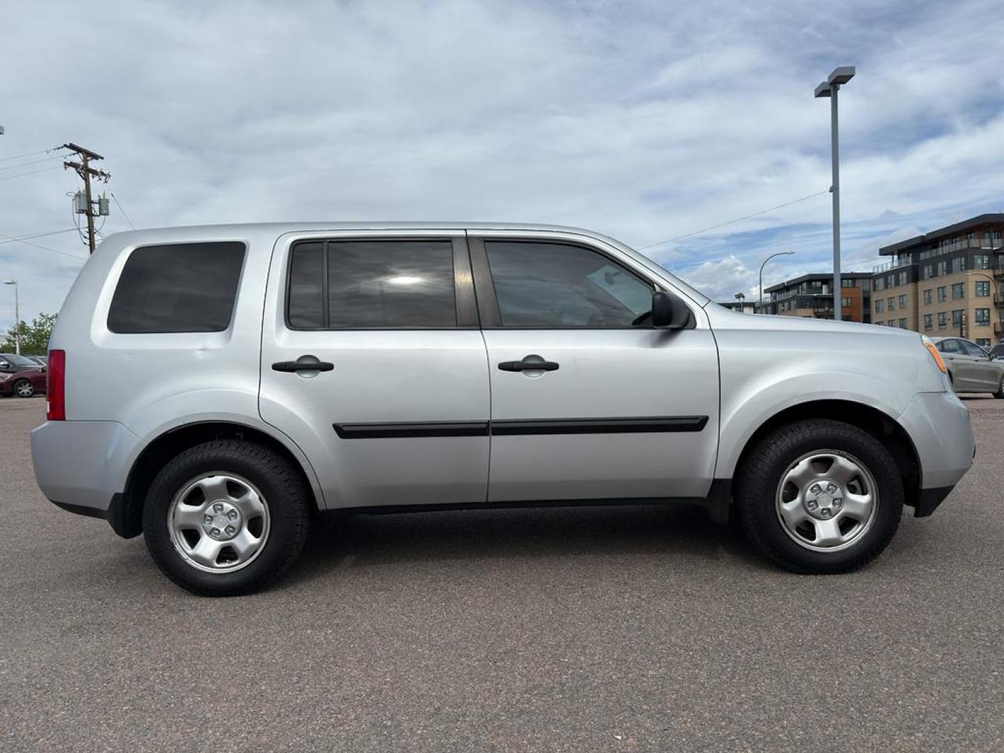 2013 SILVER Honda Pilot LX (5FNYF4H23DB) with an V6, 3.5L engine, Automatic transmission, located at 10890 W. Colfax Ave., Lakewood, CO, 80215, (303) 274-7692, 39.739914, -105.120132 - Photo#3