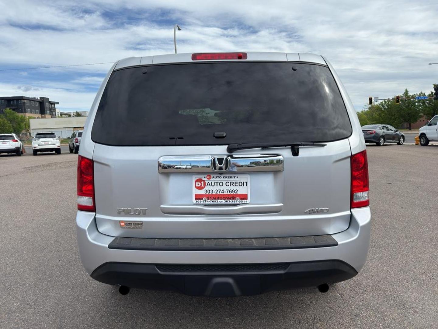 2013 SILVER Honda Pilot LX (5FNYF4H23DB) with an V6, 3.5L engine, Automatic transmission, located at 10890 W. Colfax Ave., Lakewood, CO, 80215, (303) 274-7692, 39.739914, -105.120132 - Photo#5
