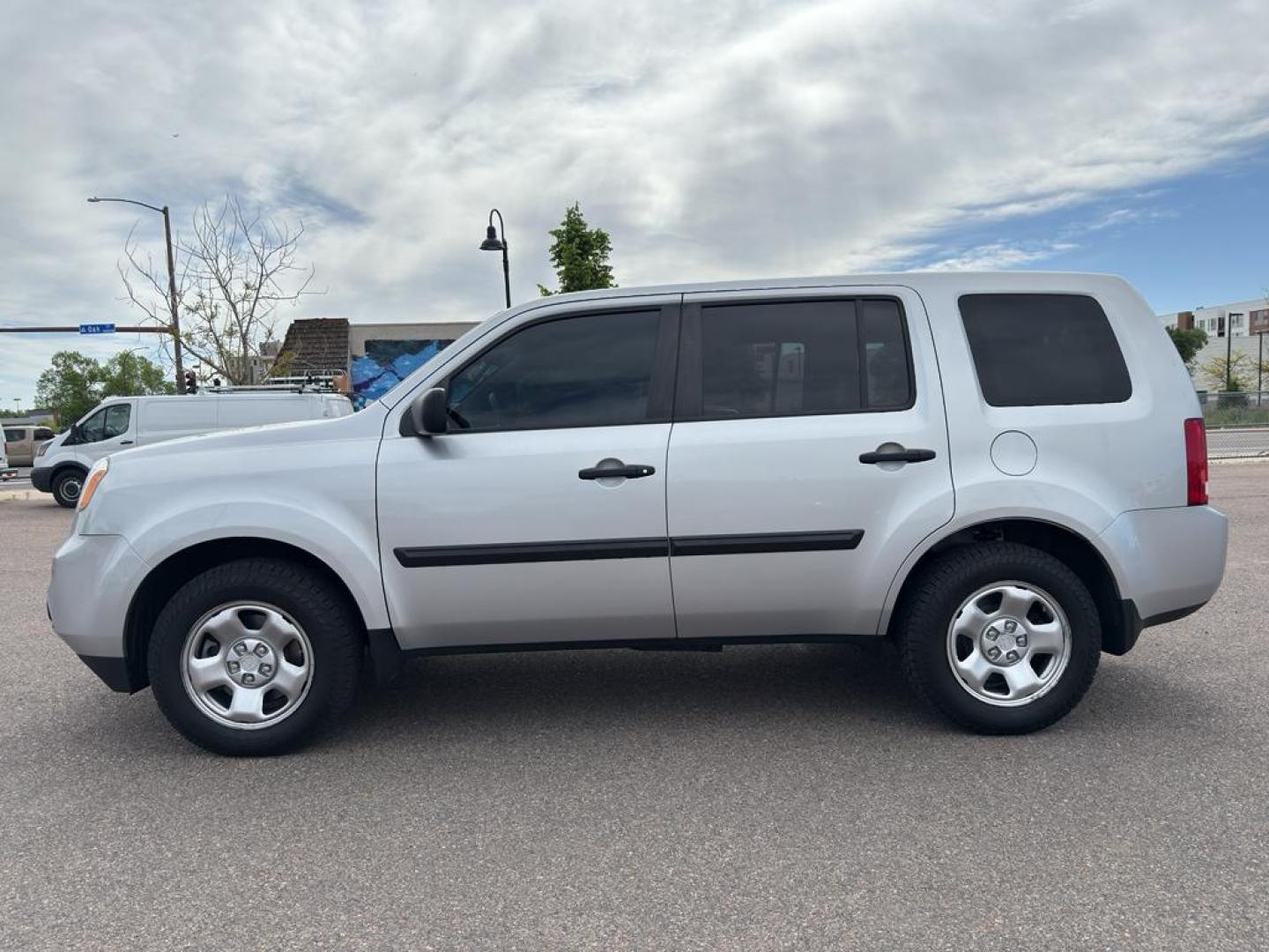 2013 SILVER Honda Pilot LX (5FNYF4H23DB) with an V6, 3.5L engine, Automatic transmission, located at 10890 W. Colfax Ave., Lakewood, CO, 80215, (303) 274-7692, 39.739914, -105.120132 - Photo#7