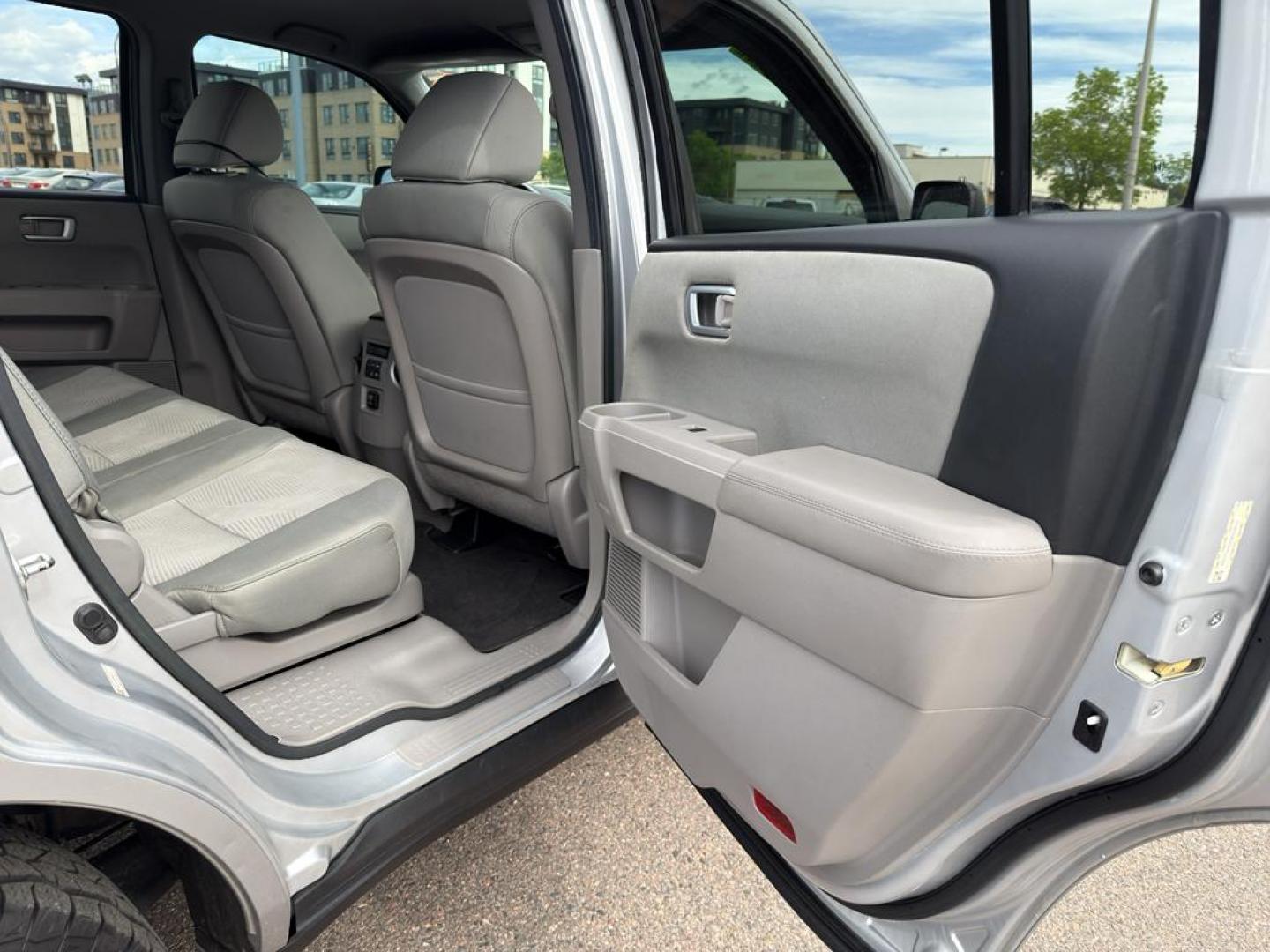 2013 SILVER Honda Pilot LX (5FNYF4H23DB) with an V6, 3.5L engine, Automatic transmission, located at 10890 W. Colfax Ave., Lakewood, CO, 80215, (303) 274-7692, 39.739914, -105.120132 - Photo#10