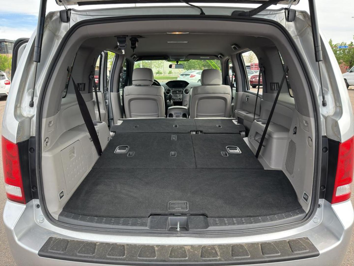 2013 SILVER Honda Pilot LX (5FNYF4H23DB) with an V6, 3.5L engine, Automatic transmission, located at 10890 W. Colfax Ave., Lakewood, CO, 80215, (303) 274-7692, 39.739914, -105.120132 - Photo#14