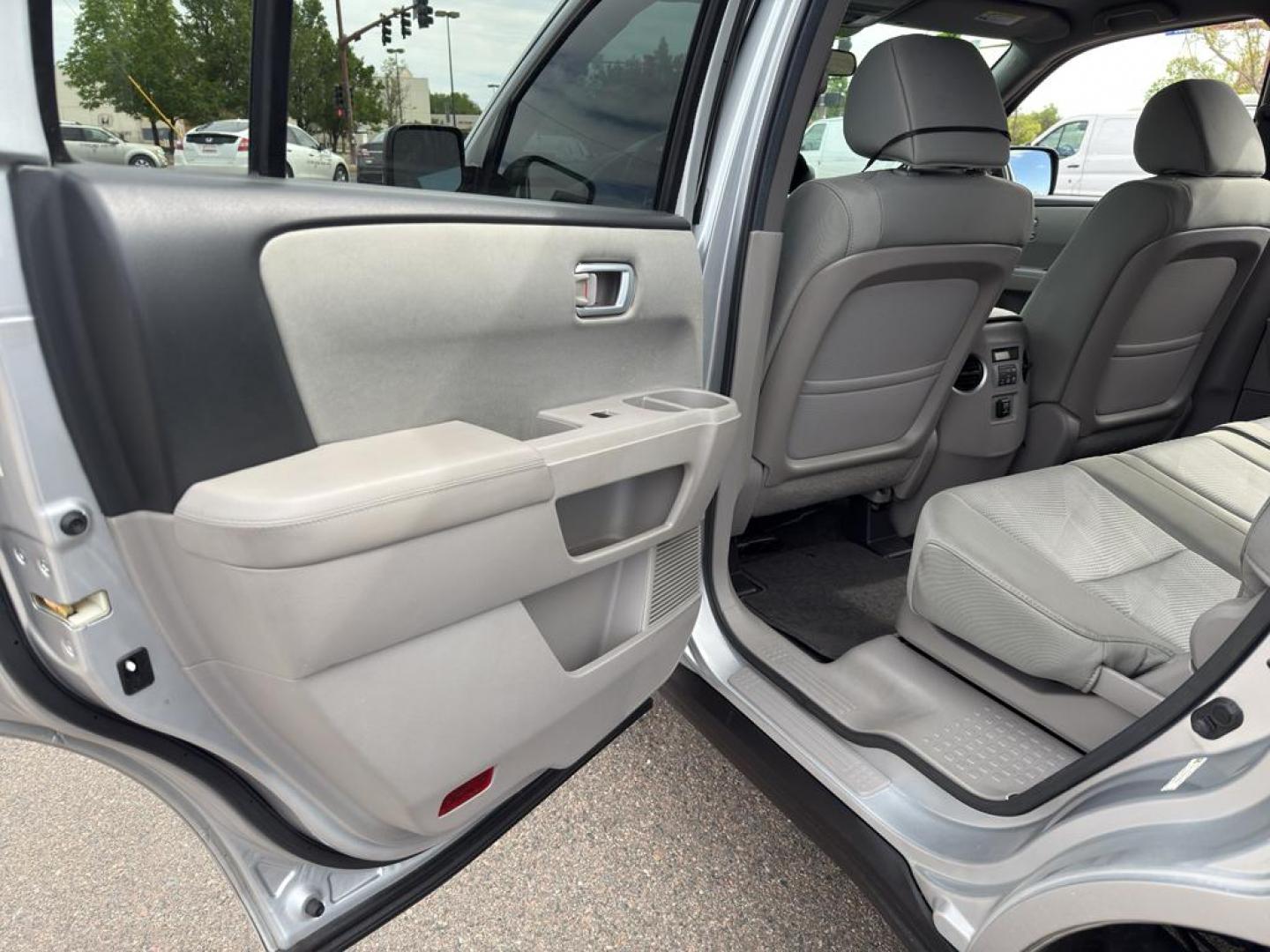 2013 SILVER Honda Pilot LX (5FNYF4H23DB) with an V6, 3.5L engine, Automatic transmission, located at 10890 W. Colfax Ave., Lakewood, CO, 80215, (303) 274-7692, 39.739914, -105.120132 - Photo#15