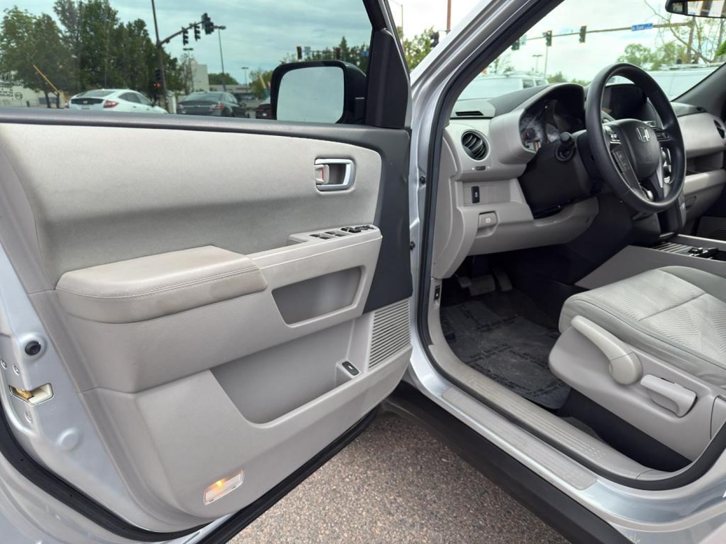 2013 SILVER Honda Pilot LX (5FNYF4H23DB) with an V6, 3.5L engine, Automatic transmission, located at 10890 W. Colfax Ave., Lakewood, CO, 80215, (303) 274-7692, 39.739914, -105.120132 - Photo#18