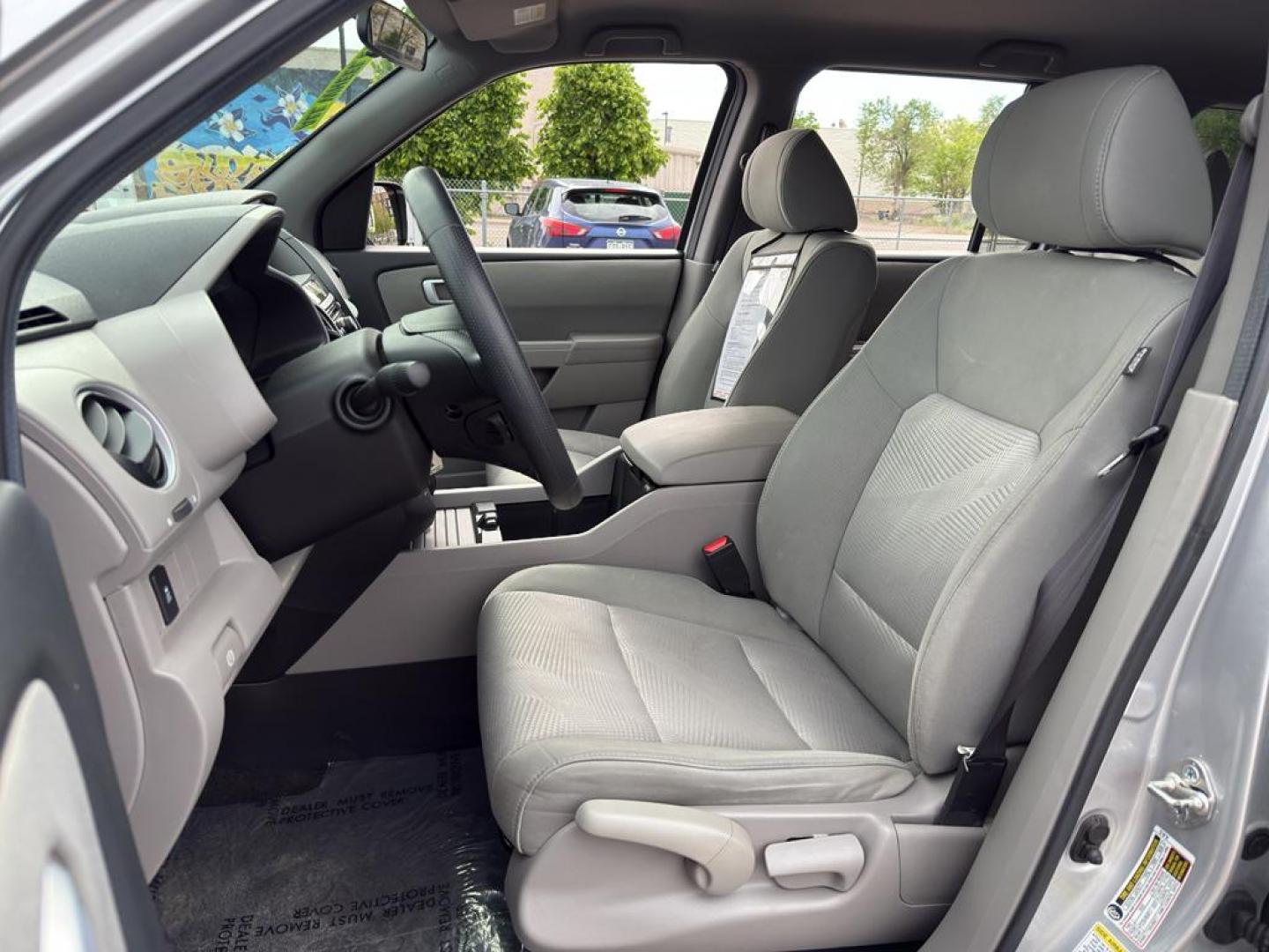 2013 SILVER Honda Pilot LX (5FNYF4H23DB) with an V6, 3.5L engine, Automatic transmission, located at 10890 W. Colfax Ave., Lakewood, CO, 80215, (303) 274-7692, 39.739914, -105.120132 - Photo#19