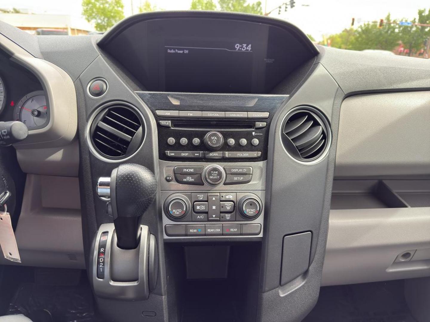 2013 SILVER Honda Pilot LX (5FNYF4H23DB) with an V6, 3.5L engine, Automatic transmission, located at 10890 W. Colfax Ave., Lakewood, CO, 80215, (303) 274-7692, 39.739914, -105.120132 - Photo#20