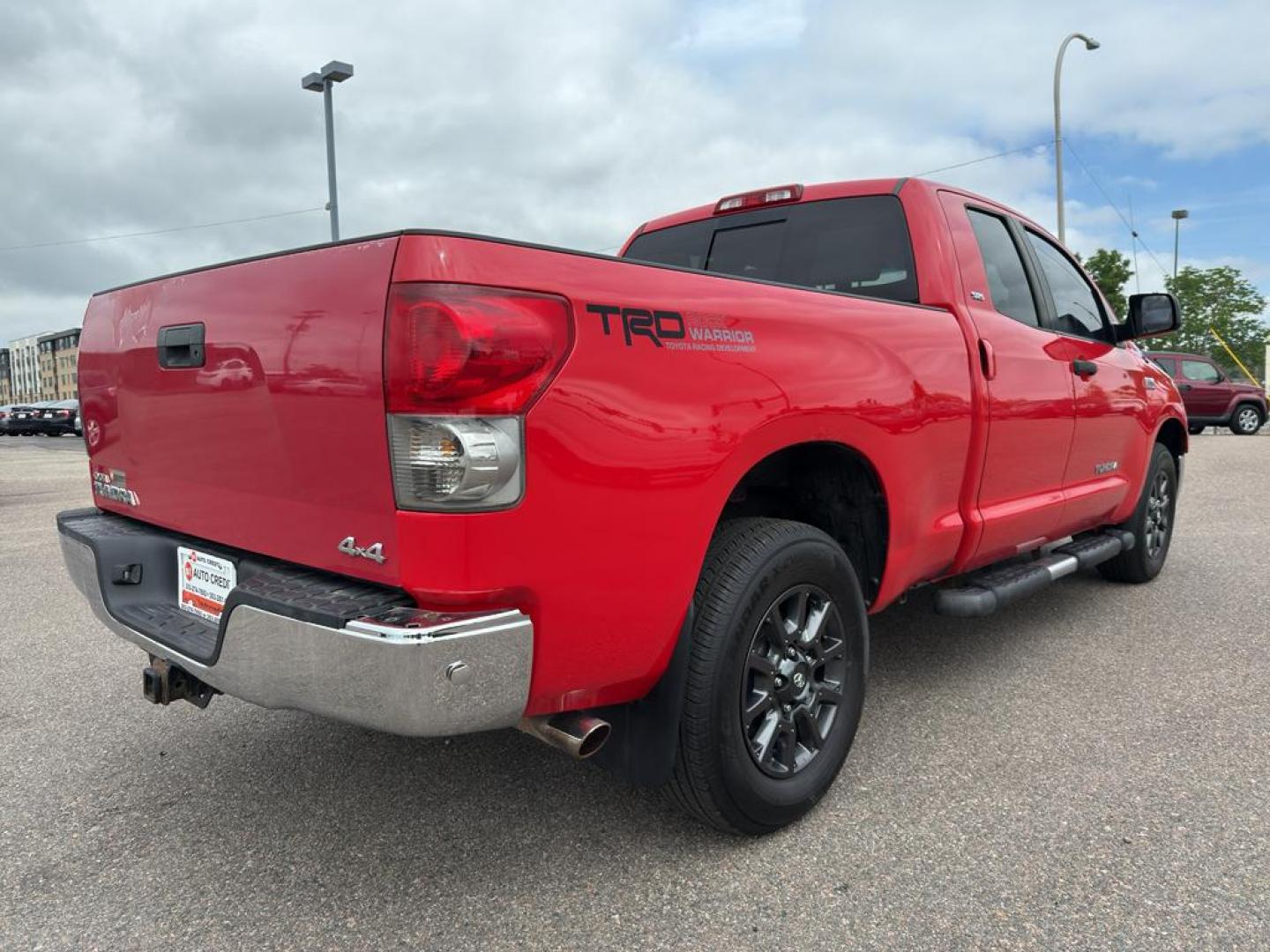 2007 RED Toyota Tundra SR5 (5TFBV54147X) with an V8, 5.7L engine, Automatic transmission, located at 10890 W. Colfax Ave., Lakewood, CO, 80215, (303) 274-7692, 39.739914, -105.120132 - Introducing our robust 2007 Toyota Tundra SR5, a formidable full-size pickup designed to tackle both rugged terrains and everyday tasks with ease. This model is equipped with a powerful 5.7L V8 engine, delivering impressive performance and reliability that Toyota is renowned for. Its four-wheel-driv - Photo#4