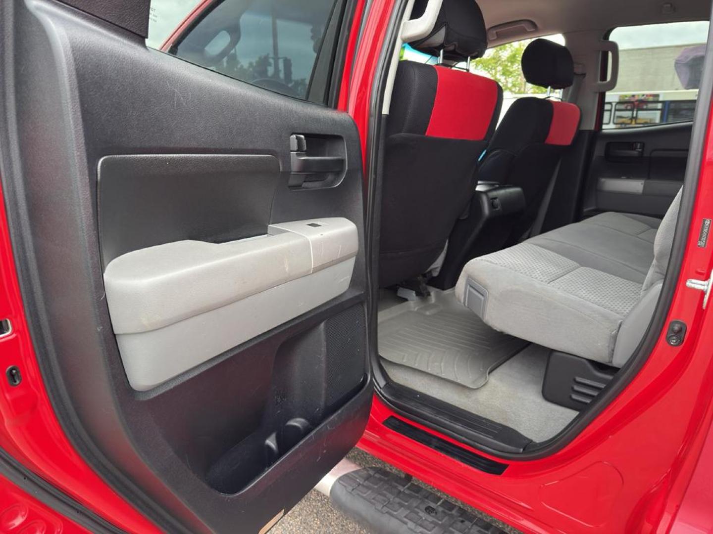 2007 RED Toyota Tundra SR5 (5TFBV54147X) with an V8, 5.7L engine, Automatic transmission, located at 10890 W. Colfax Ave., Lakewood, CO, 80215, (303) 274-7692, 39.739914, -105.120132 - Introducing our robust 2007 Toyota Tundra SR5, a formidable full-size pickup designed to tackle both rugged terrains and everyday tasks with ease. This model is equipped with a powerful 5.7L V8 engine, delivering impressive performance and reliability that Toyota is renowned for. Its four-wheel-driv - Photo#12
