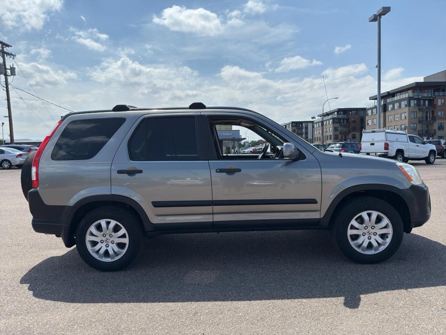 2006 SILVER Honda CR-V EX (JHLRD78876C) with an 4 Cyl, 2.4L engine, Automatic transmission, located at 10890 W. Colfax Ave., Lakewood, CO, 80215, (303) 274-7692, 39.739914, -105.120132 - Photo#3