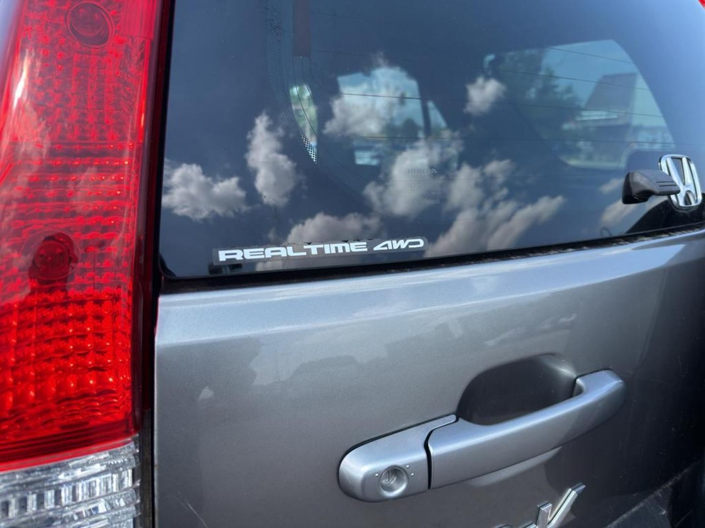 2006 SILVER Honda CR-V EX (JHLRD78876C) with an 4 Cyl, 2.4L engine, Automatic transmission, located at 10890 W. Colfax Ave., Lakewood, CO, 80215, (303) 274-7692, 39.739914, -105.120132 - Photo#6