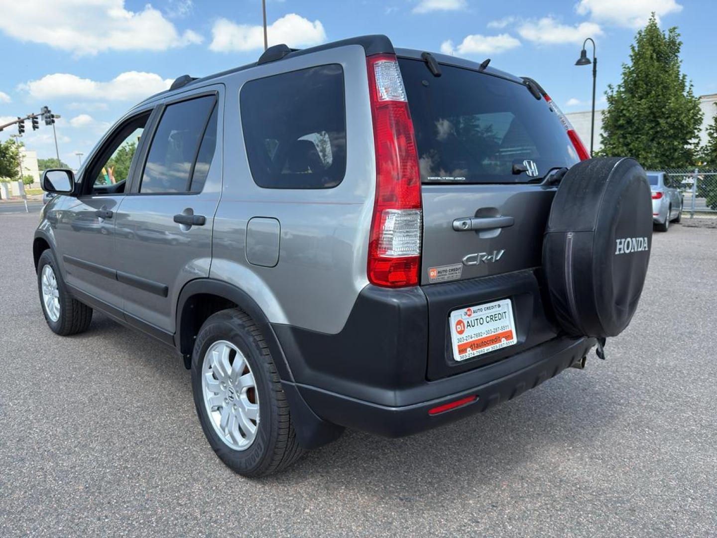 2006 SILVER Honda CR-V EX (JHLRD78876C) with an 4 Cyl, 2.4L engine, Automatic transmission, located at 10890 W. Colfax Ave., Lakewood, CO, 80215, (303) 274-7692, 39.739914, -105.120132 - Photo#7