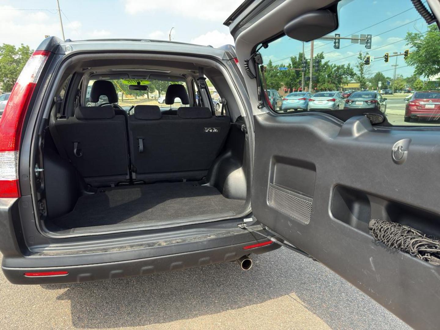 2006 SILVER Honda CR-V EX (JHLRD78876C) with an 4 Cyl, 2.4L engine, Automatic transmission, located at 10890 W. Colfax Ave., Lakewood, CO, 80215, (303) 274-7692, 39.739914, -105.120132 - Photo#12