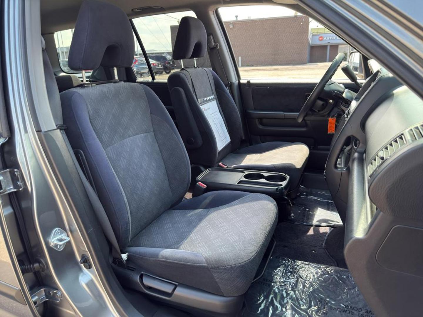 2006 SILVER Honda CR-V EX (JHLRD78876C) with an 4 Cyl, 2.4L engine, Automatic transmission, located at 10890 W. Colfax Ave., Lakewood, CO, 80215, (303) 274-7692, 39.739914, -105.120132 - Photo#13