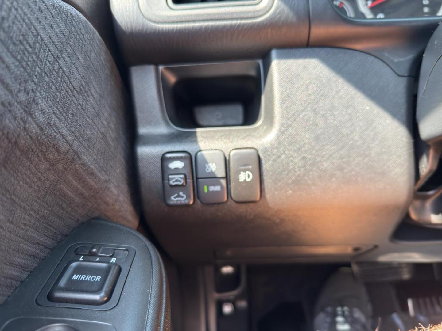 2006 SILVER Honda CR-V EX (JHLRD78876C) with an 4 Cyl, 2.4L engine, Automatic transmission, located at 10890 W. Colfax Ave., Lakewood, CO, 80215, (303) 274-7692, 39.739914, -105.120132 - Photo#18