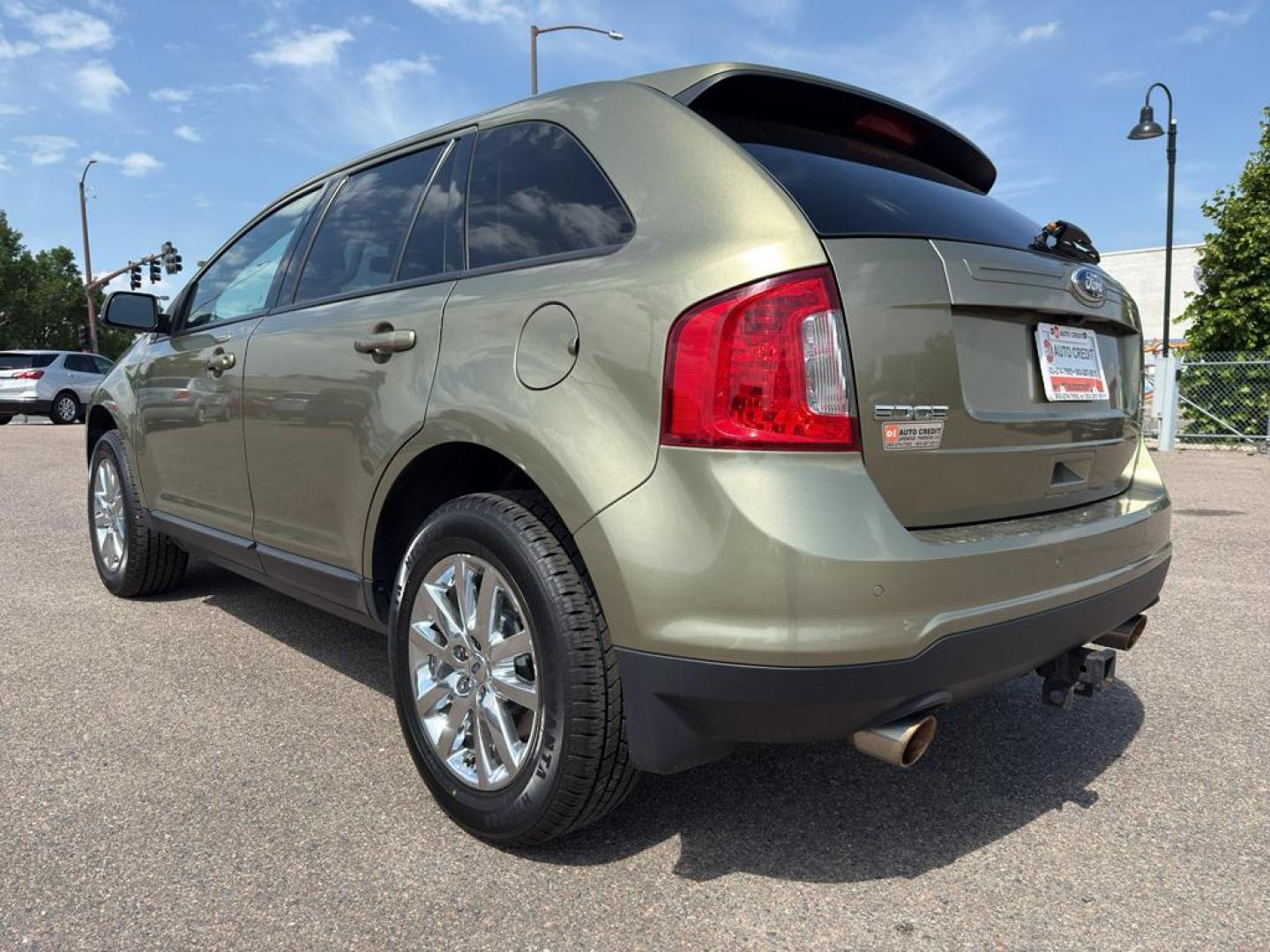 2013 GOLD Ford Edge SEL (2FMDK4JC0DB) with an V6, 3.5L engine, Automatic transmission, located at 10890 W. Colfax Ave., Lakewood, CO, 80215, (303) 274-7692, 39.739914, -105.120132 - Discover the perfect blend of performance and comfort with this 2013 Ford Edge SEL, featuring the confidence of All-Wheel Drive and powered by a robust 3.5L V6 engine. This exceptional vehicle offers a smooth and dynamic driving experience, making it an ideal choice for both city commutes and weeken - Photo#6
