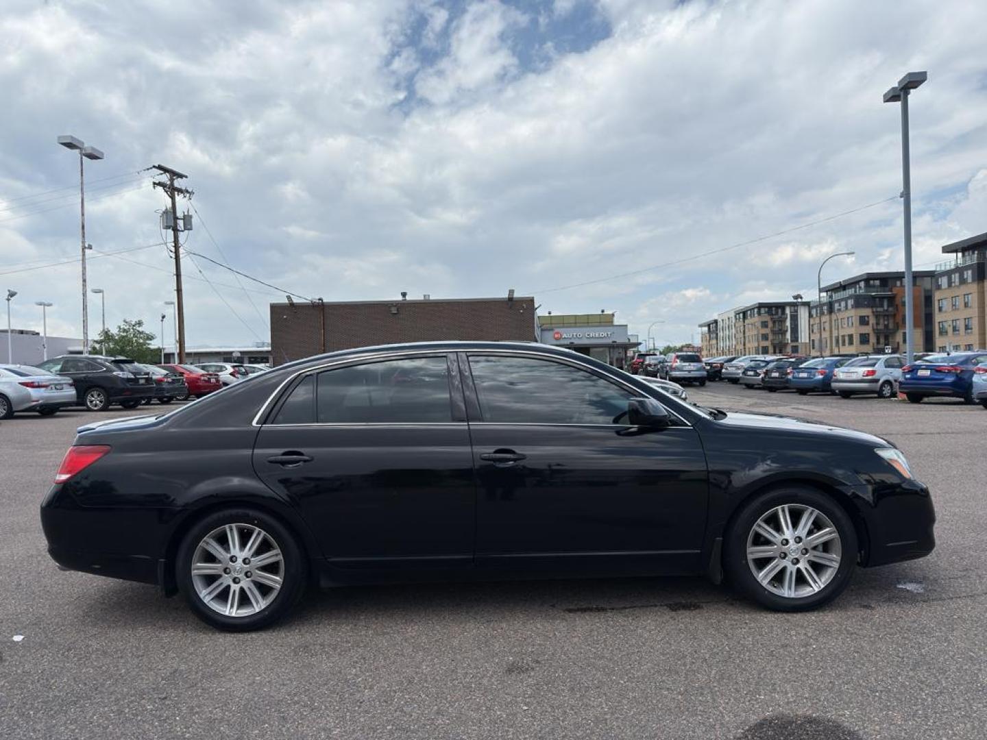 2006 BLACK Toyota Avalon LIMITED (4T1BK36BX6U) with an V6, 3.5L engine, Automatic transmission, located at 10890 W. Colfax Ave., Lakewood, CO, 80215, (303) 274-7692, 39.739914, -105.120132 - Discover the perfect blend of luxury, performance, and reliability with this stunning 2006 Toyota Avalon Limited! This exceptional sedan is designed to elevate your driving experience with its sophisticated features and powerful performance. Under the hood, you'll find a robust V6, 3.5L engine that - Photo#3