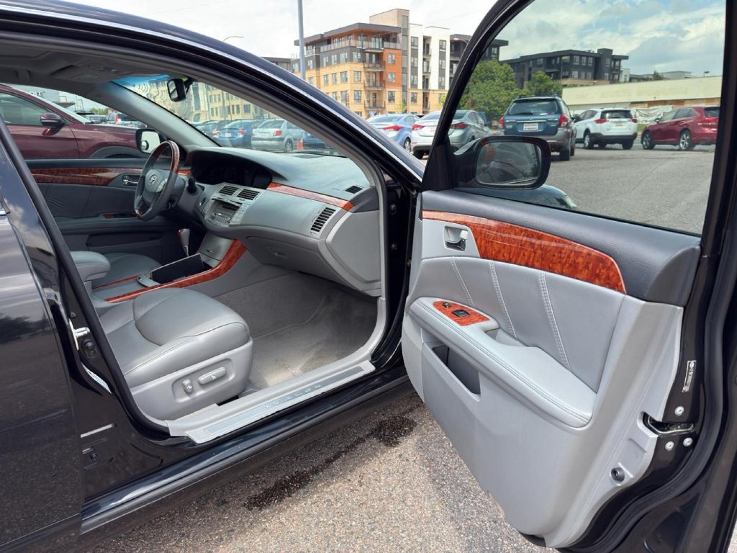 2006 BLACK Toyota Avalon LIMITED (4T1BK36BX6U) with an V6, 3.5L engine, Automatic transmission, located at 10890 W. Colfax Ave., Lakewood, CO, 80215, (303) 274-7692, 39.739914, -105.120132 - Discover the perfect blend of luxury, performance, and reliability with this stunning 2006 Toyota Avalon Limited! This exceptional sedan is designed to elevate your driving experience with its sophisticated features and powerful performance. Under the hood, you'll find a robust V6, 3.5L engine that - Photo#8