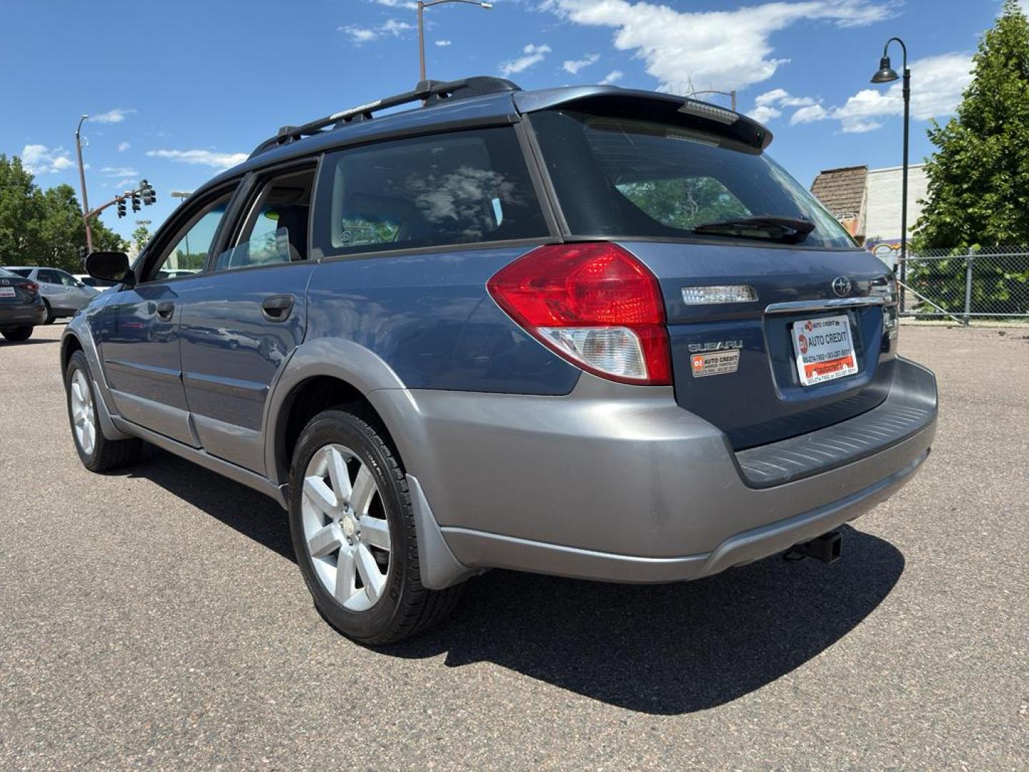 2009 BLUE Subaru Outback i (4S4BP61C896) with an 4 Cyl, 2.5L engine, Manual transmission, located at 10890 W. Colfax Ave., Lakewood, CO, 80215, (303) 274-7692, 39.739914, -105.120132 - For those seeking reliability and performance, look no further than this 2009 Subaru Outback i with All-Wheel Drive. This versatile vehicle is perfect for tackling diverse road conditions, making it an ideal choice for both city driving and outdoor adventures. Equipped with a fuel-efficient 4-cylind - Photo#6
