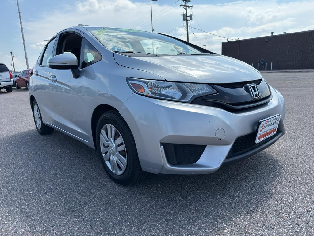 2015 SILVER Honda Fit LX (3HGGK5G52FM) with an 4 Cyl, 1.5L engine, Manual 6-Speed transmission, located at 10890 W. Colfax Ave., Lakewood, CO, 80215, (303) 274-7692, 39.739914, -105.120132 - Photo#2