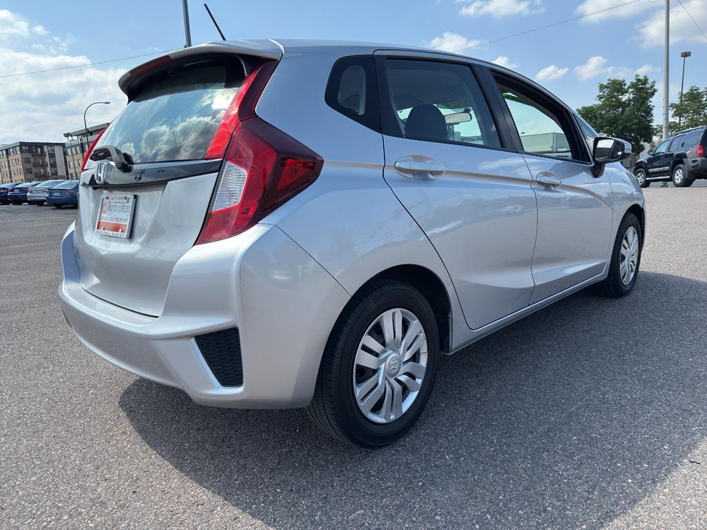 2015 SILVER Honda Fit LX (3HGGK5G52FM) with an 4 Cyl, 1.5L engine, Manual 6-Speed transmission, located at 10890 W. Colfax Ave., Lakewood, CO, 80215, (303) 274-7692, 39.739914, -105.120132 - Photo#4