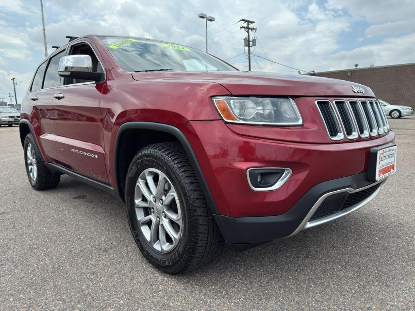 2014 RED Jeep Grand Cherokee Limited (1C4RJFBG0EC) with an V6, 3.6L engine, Automatic transmission, located at 10890 W. Colfax Ave., Lakewood, CO, 80215, (303) 274-7692, 39.739914, -105.120132 - Photo#2