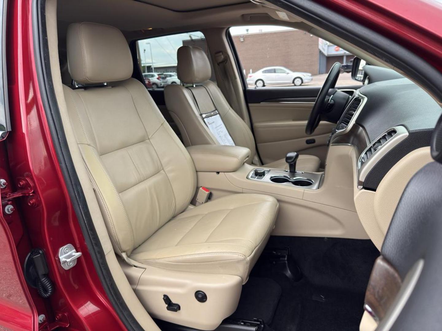 2014 RED Jeep Grand Cherokee Limited (1C4RJFBG0EC) with an V6, 3.6L engine, Automatic transmission, located at 10890 W. Colfax Ave., Lakewood, CO, 80215, (303) 274-7692, 39.739914, -105.120132 - Photo#9