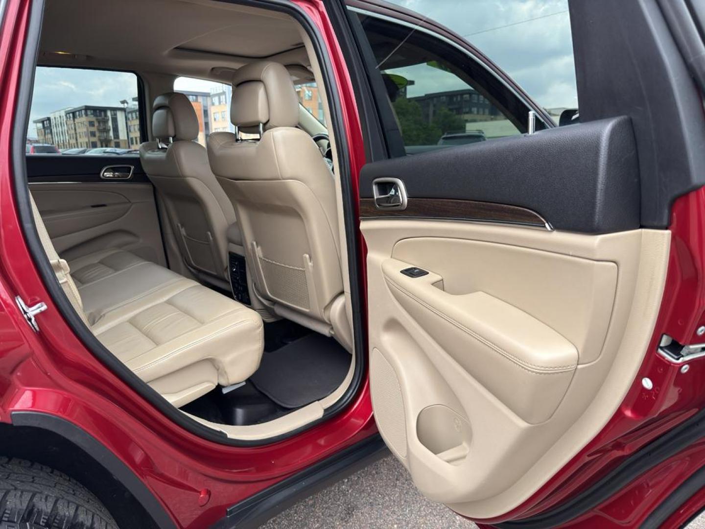2014 RED Jeep Grand Cherokee Limited (1C4RJFBG0EC) with an V6, 3.6L engine, Automatic transmission, located at 10890 W. Colfax Ave., Lakewood, CO, 80215, (303) 274-7692, 39.739914, -105.120132 - Photo#10